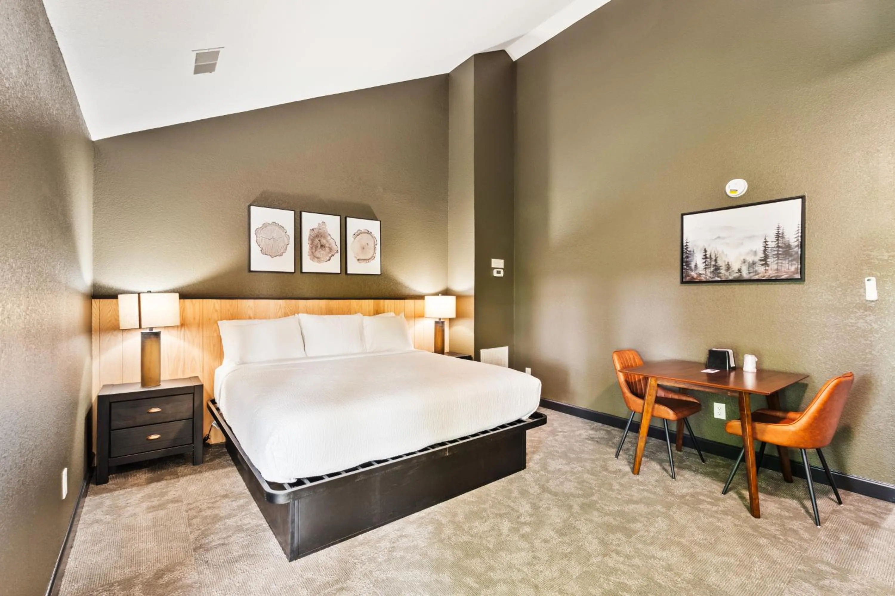 Bed in Tremont Lodge & Resort