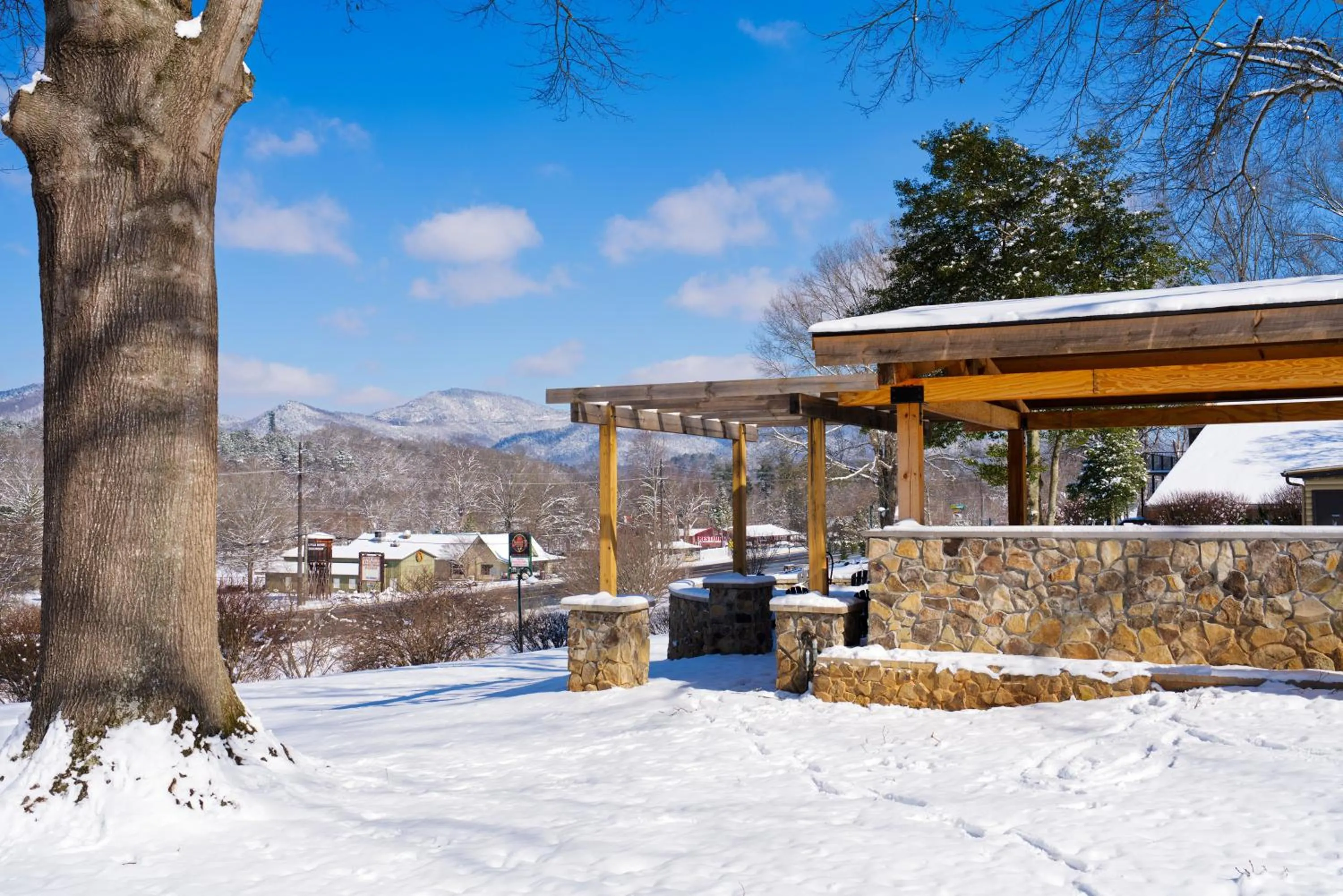 Property building in Tremont Lodge & Resort