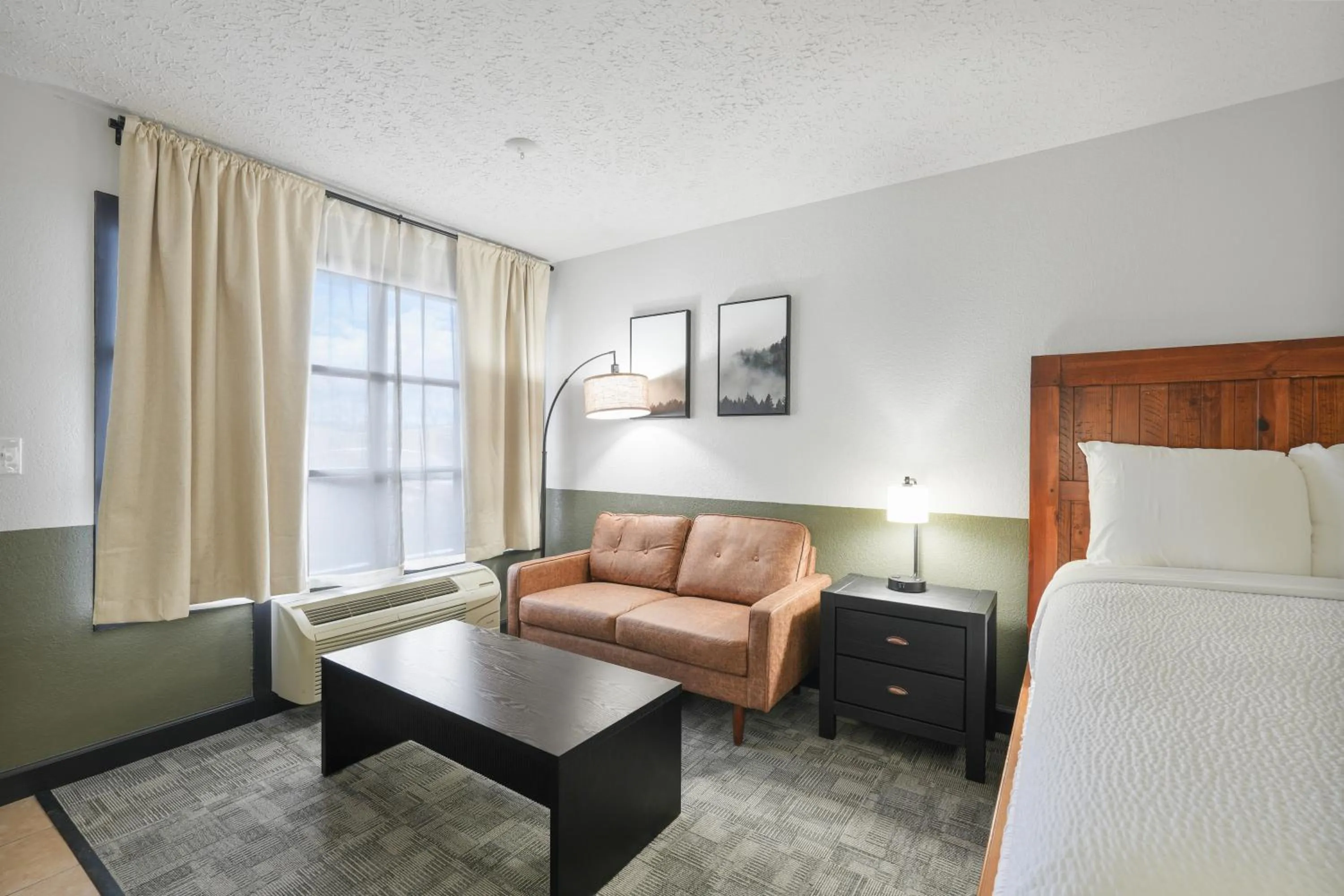 Bedroom, Bed in Tremont Lodge & Resort