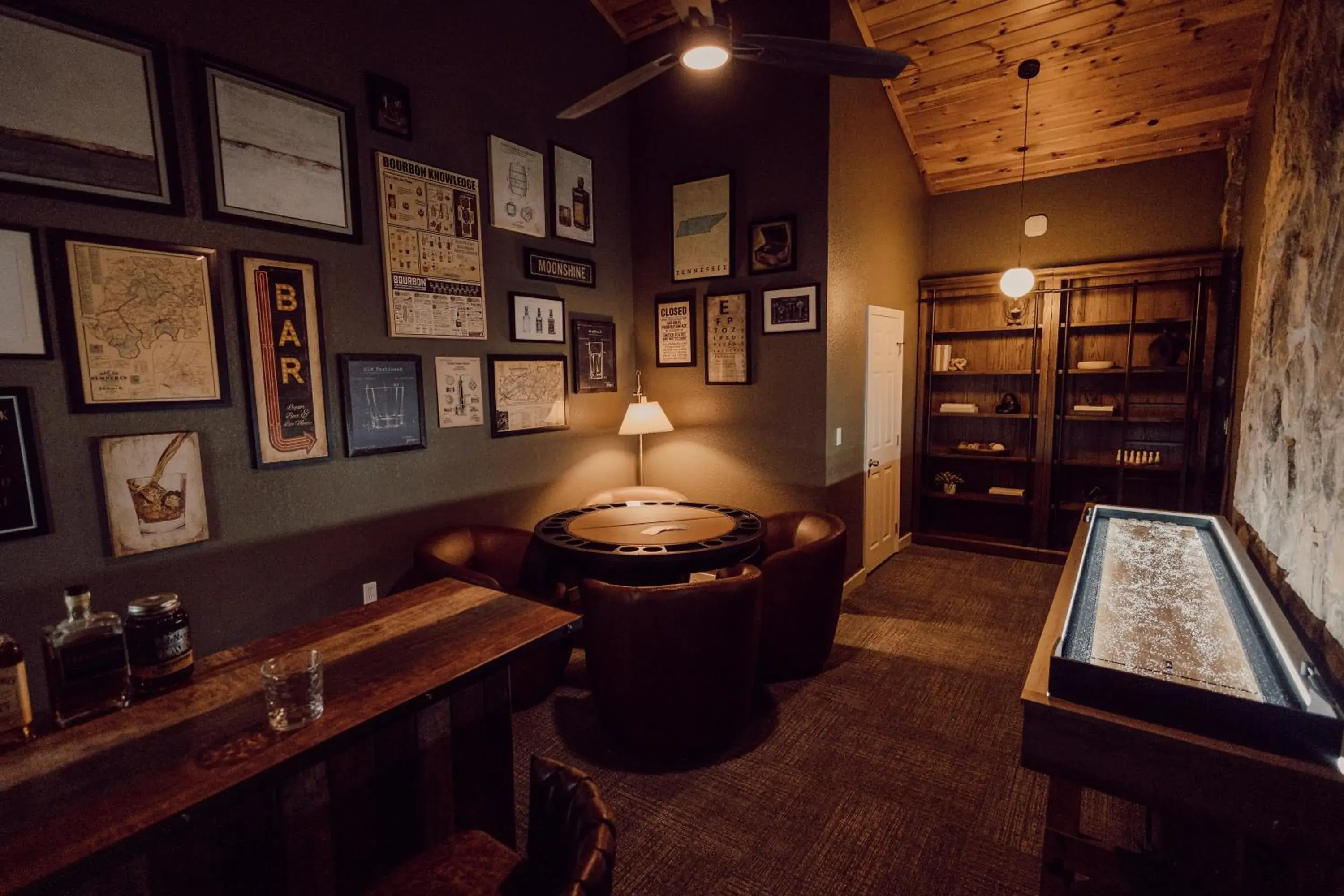 Lounge or bar in Tremont Lodge & Resort Lounge or bar in Tremont Lodge & Resort