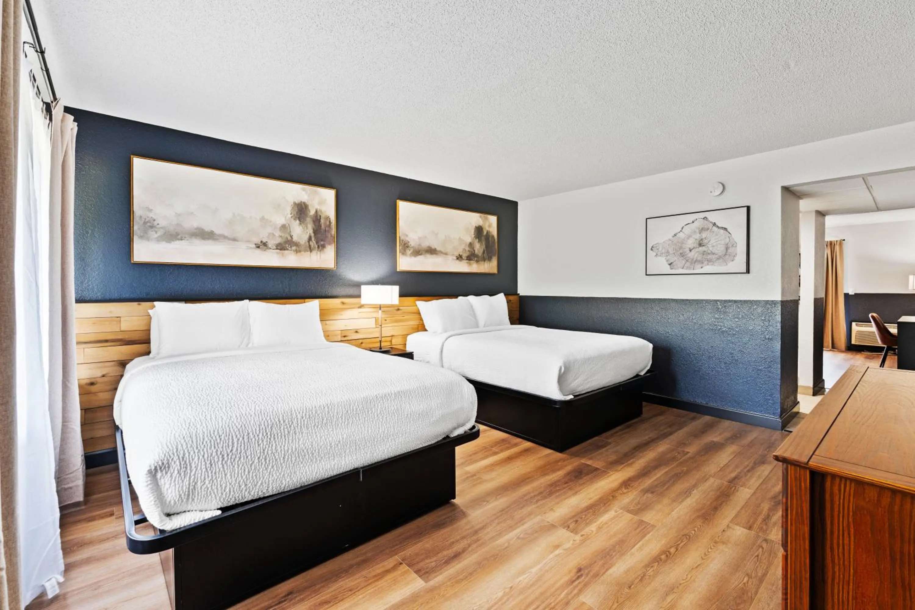 Bed in Tremont Lodge & Resort