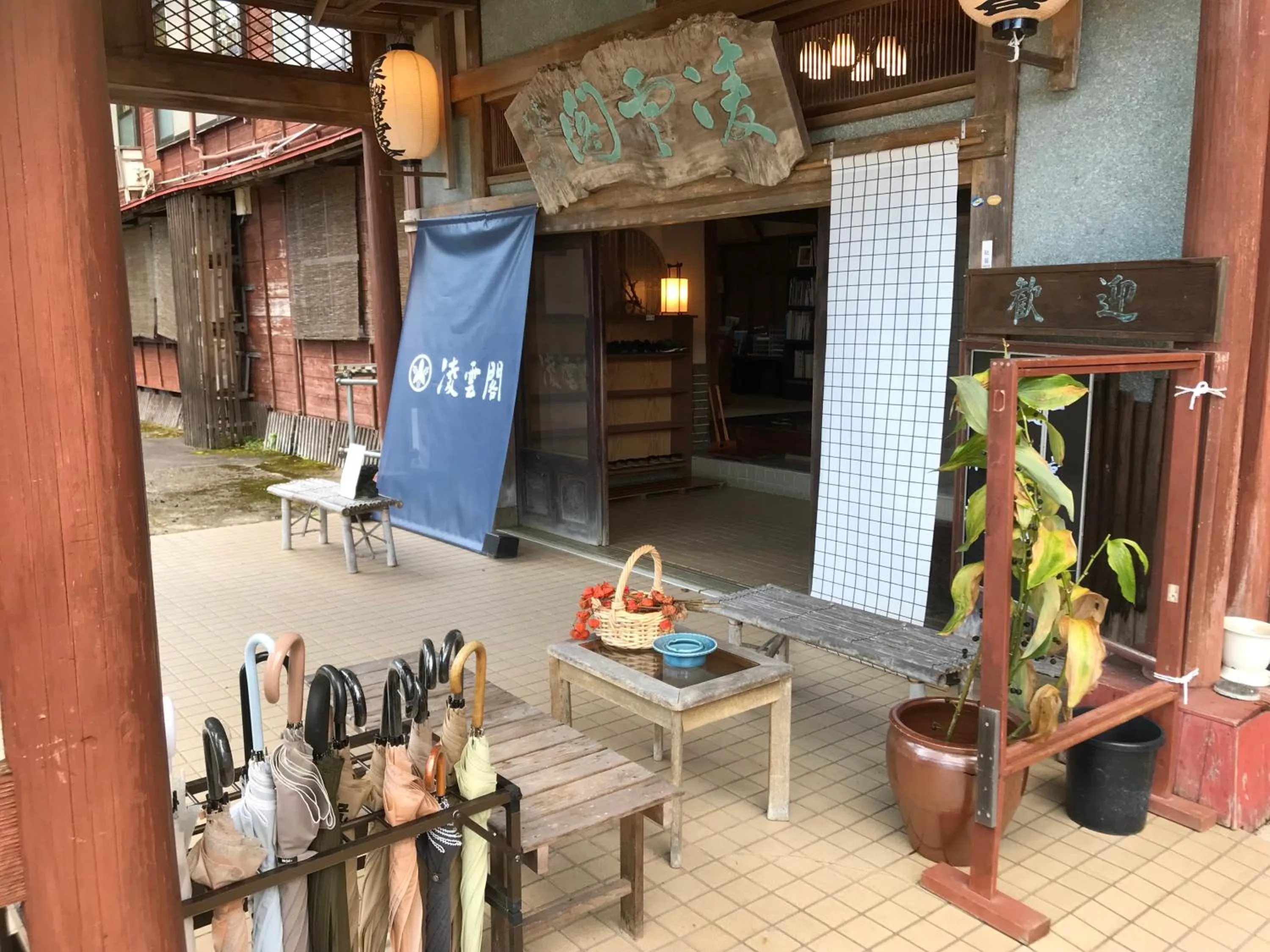 Facade/entrance in Ryounkaku Matsunoyama onsen