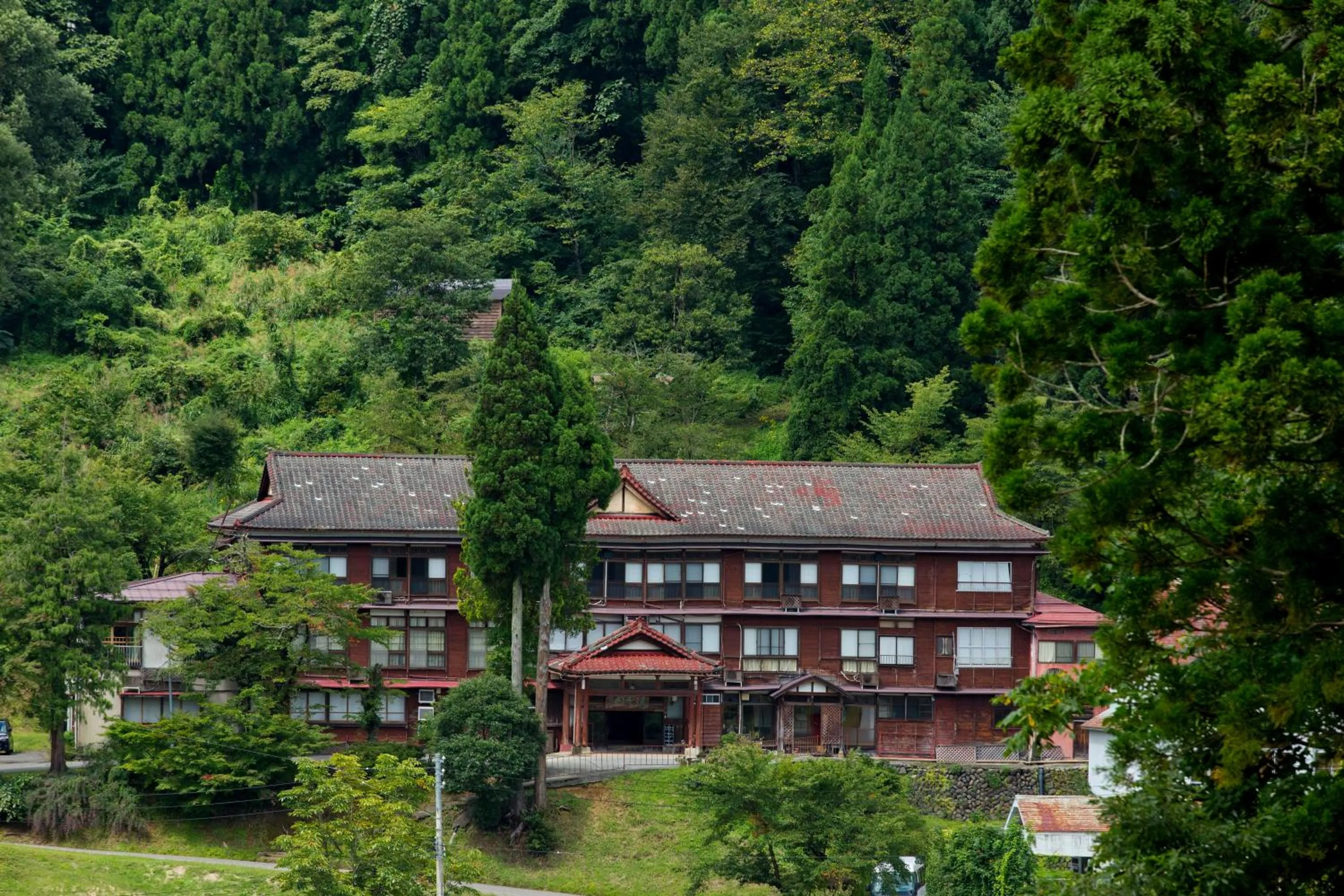Property building in Ryounkaku Matsunoyama onsen