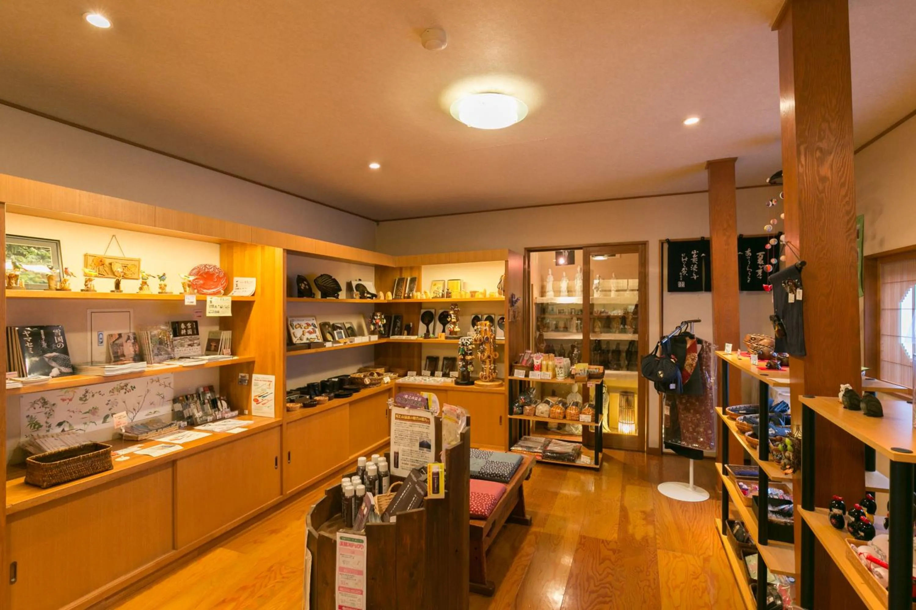 On-site shops in Ryounkaku Matsunoyama onsen