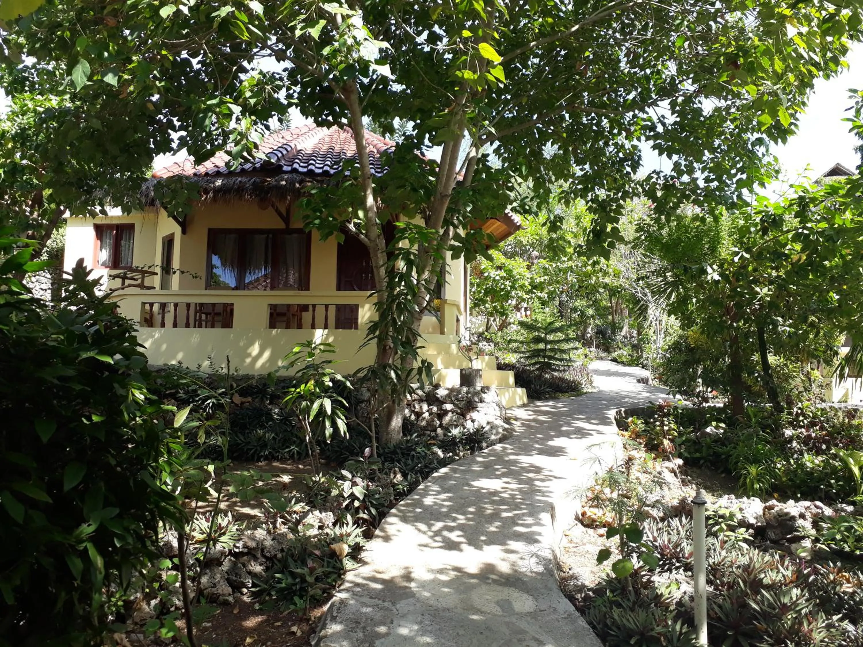 Garden in Bara Beach Bungalows