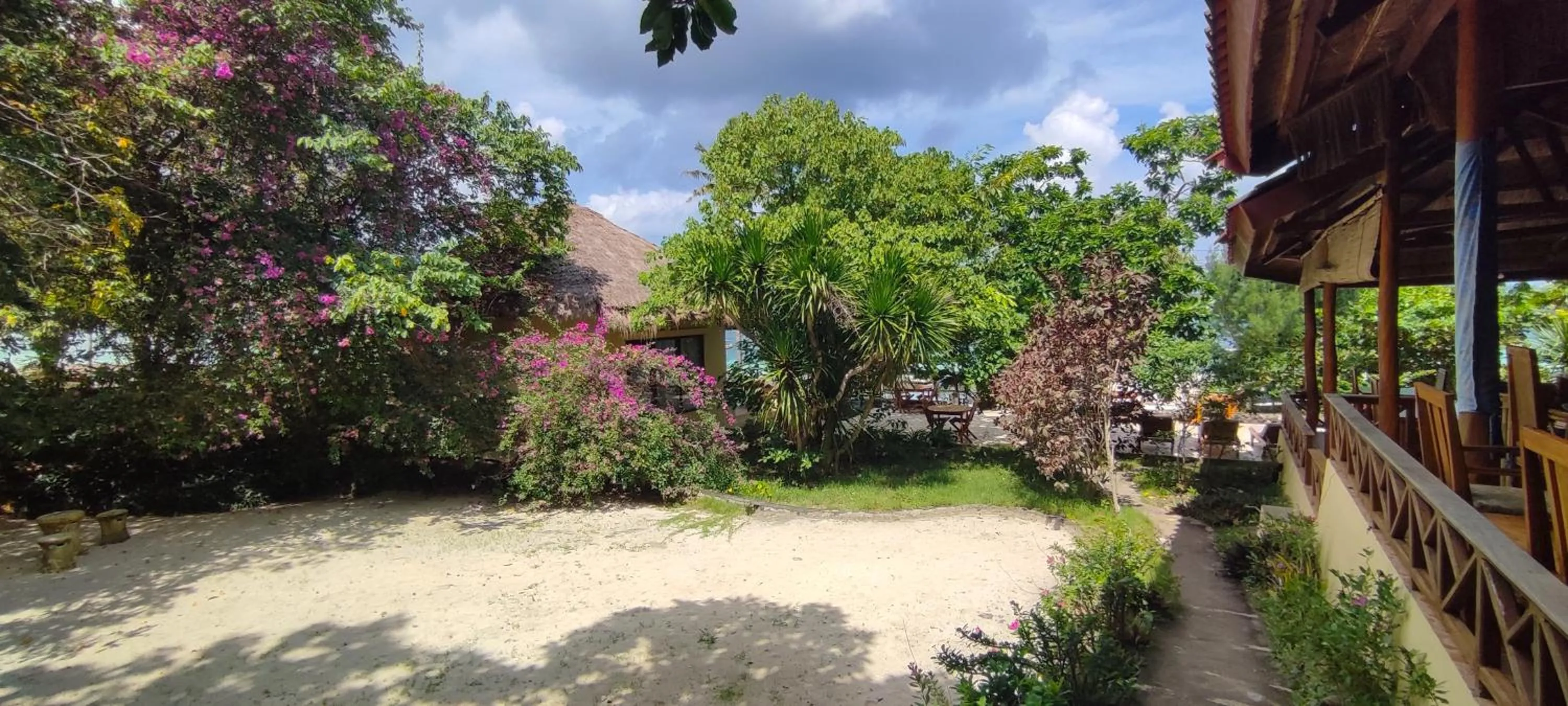 Restaurant/places to eat in Bara Beach Bungalows