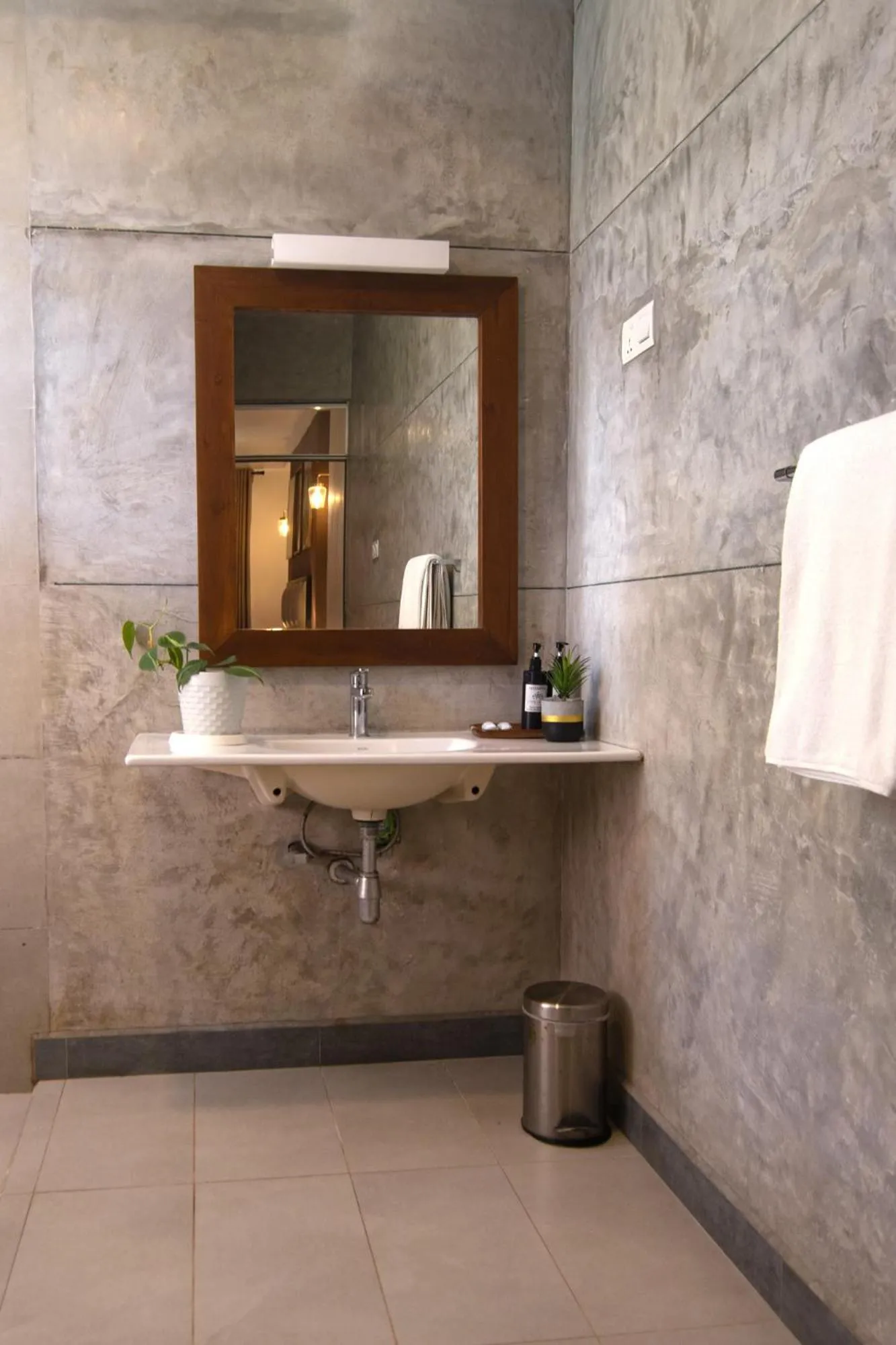 Toilet in Jade Green Hotel Hambantota