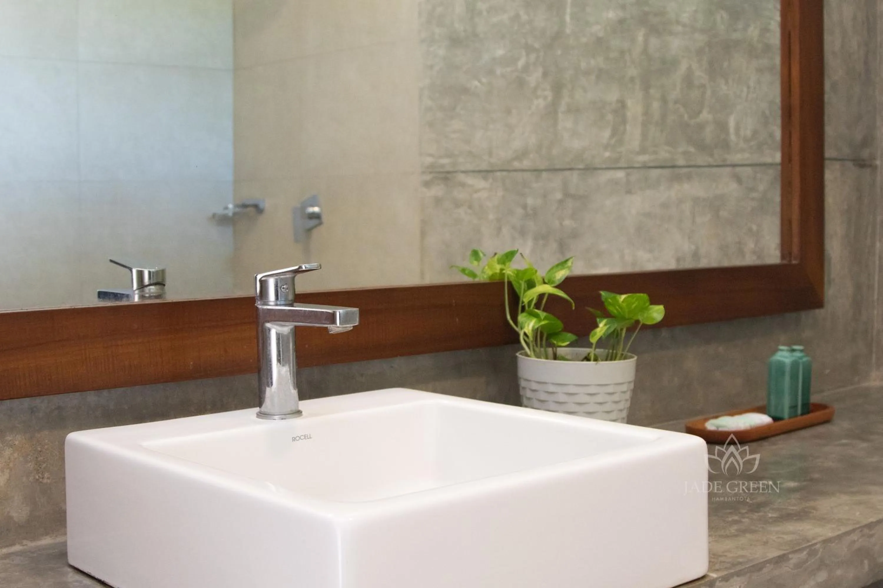 Toilet in Jade Green Hotel Hambantota