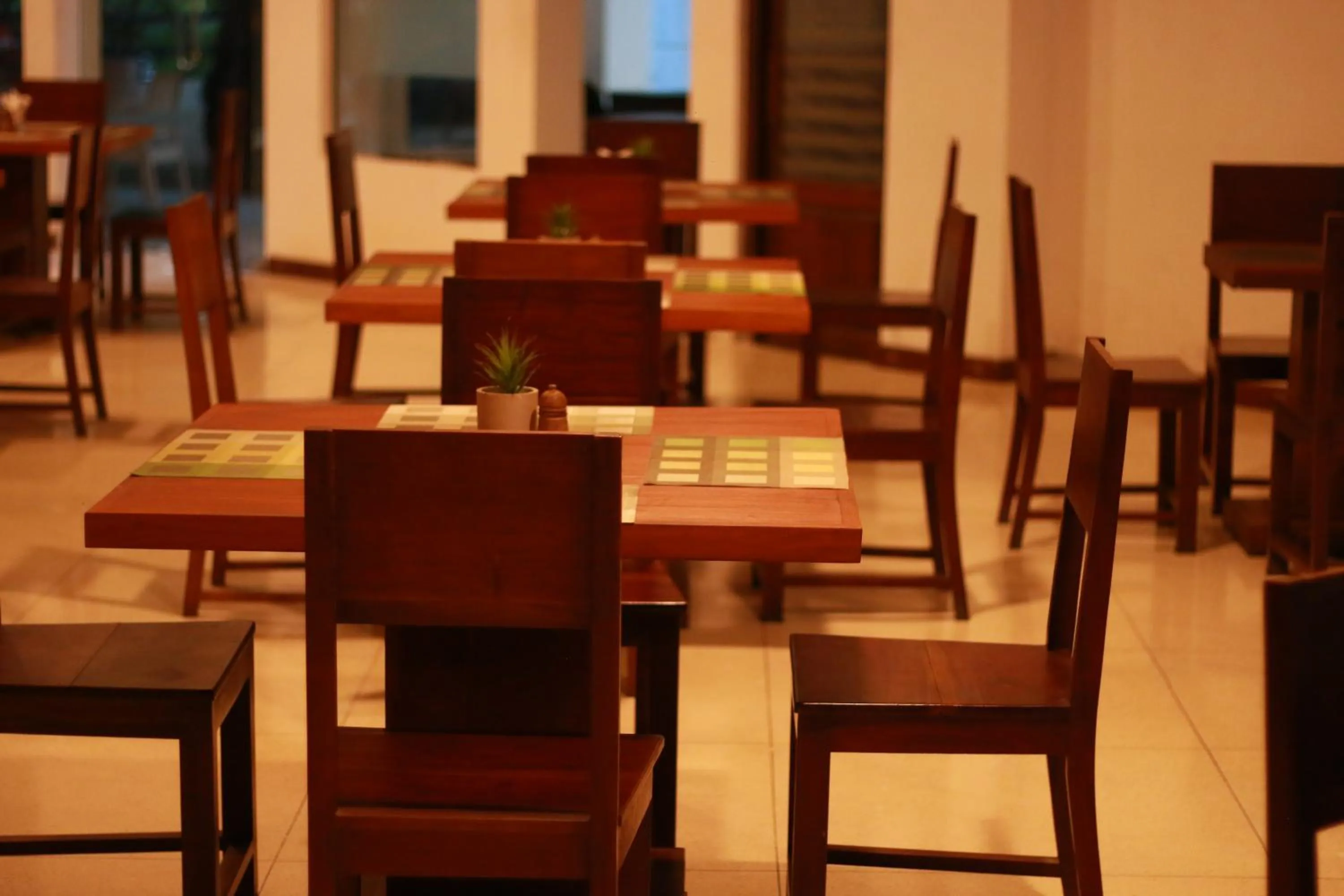 Restaurant/places to eat in Jade Green Hotel Hambantota
