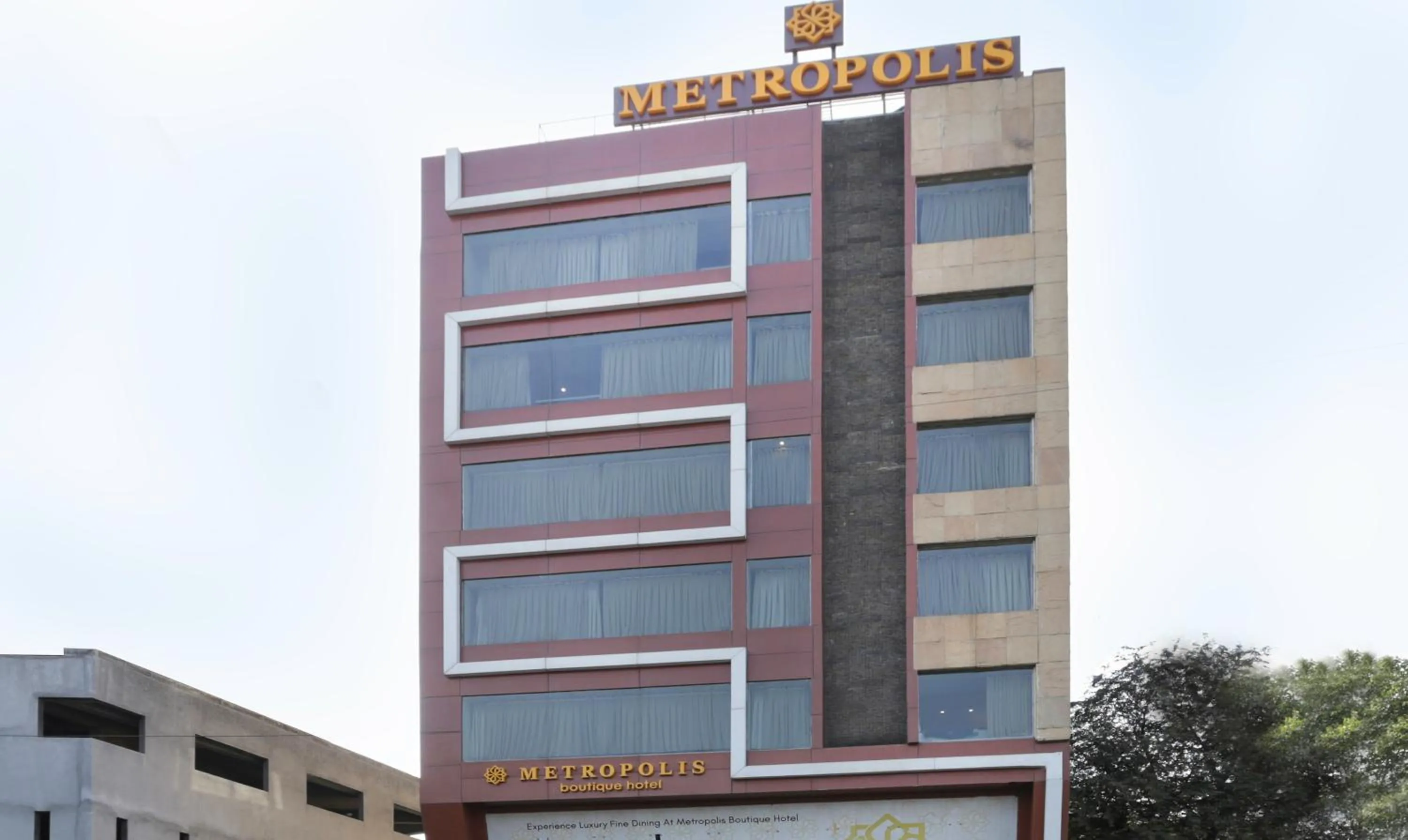 Property building in Hotel Metropolis