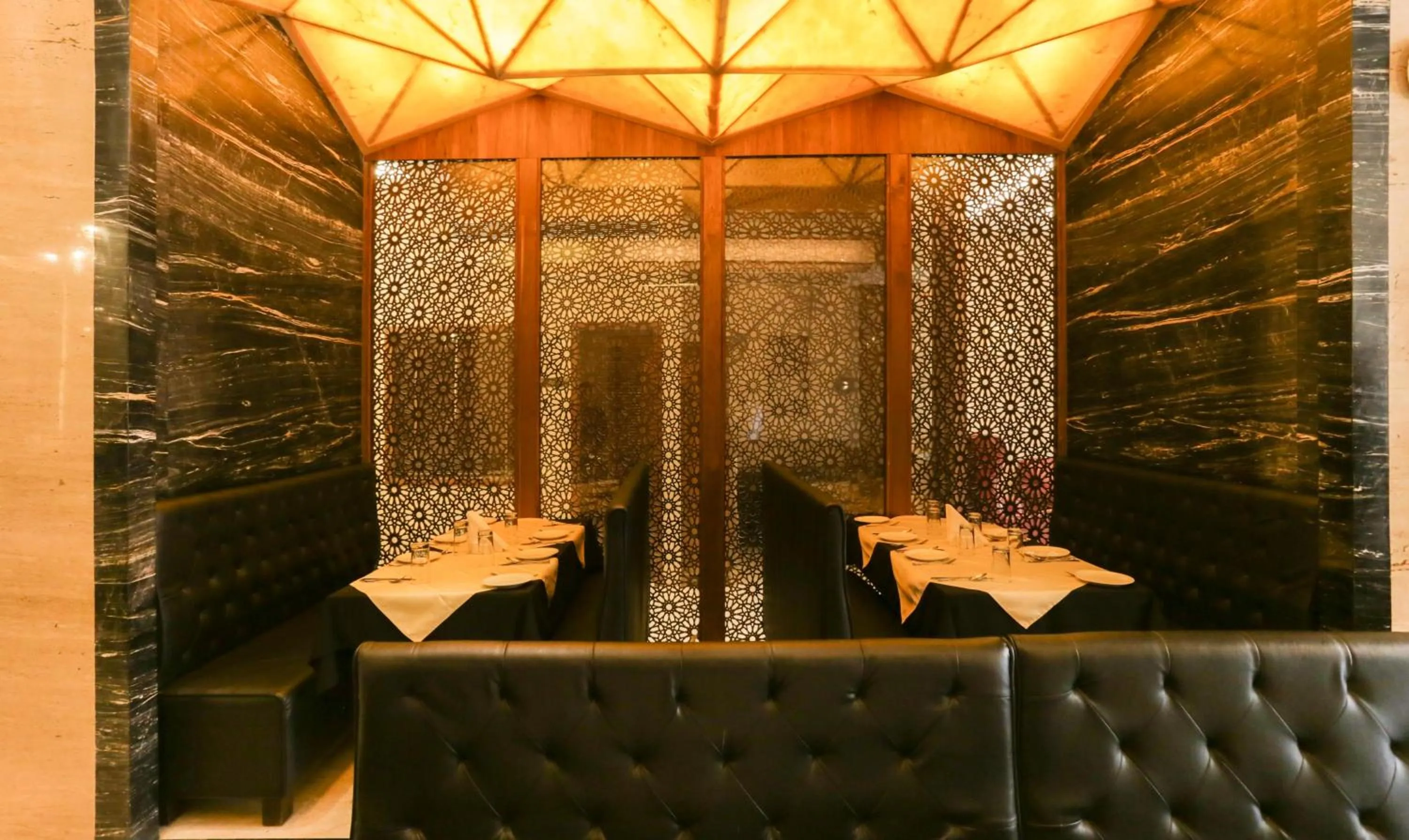 Restaurant/places to eat in Hotel Metropolis