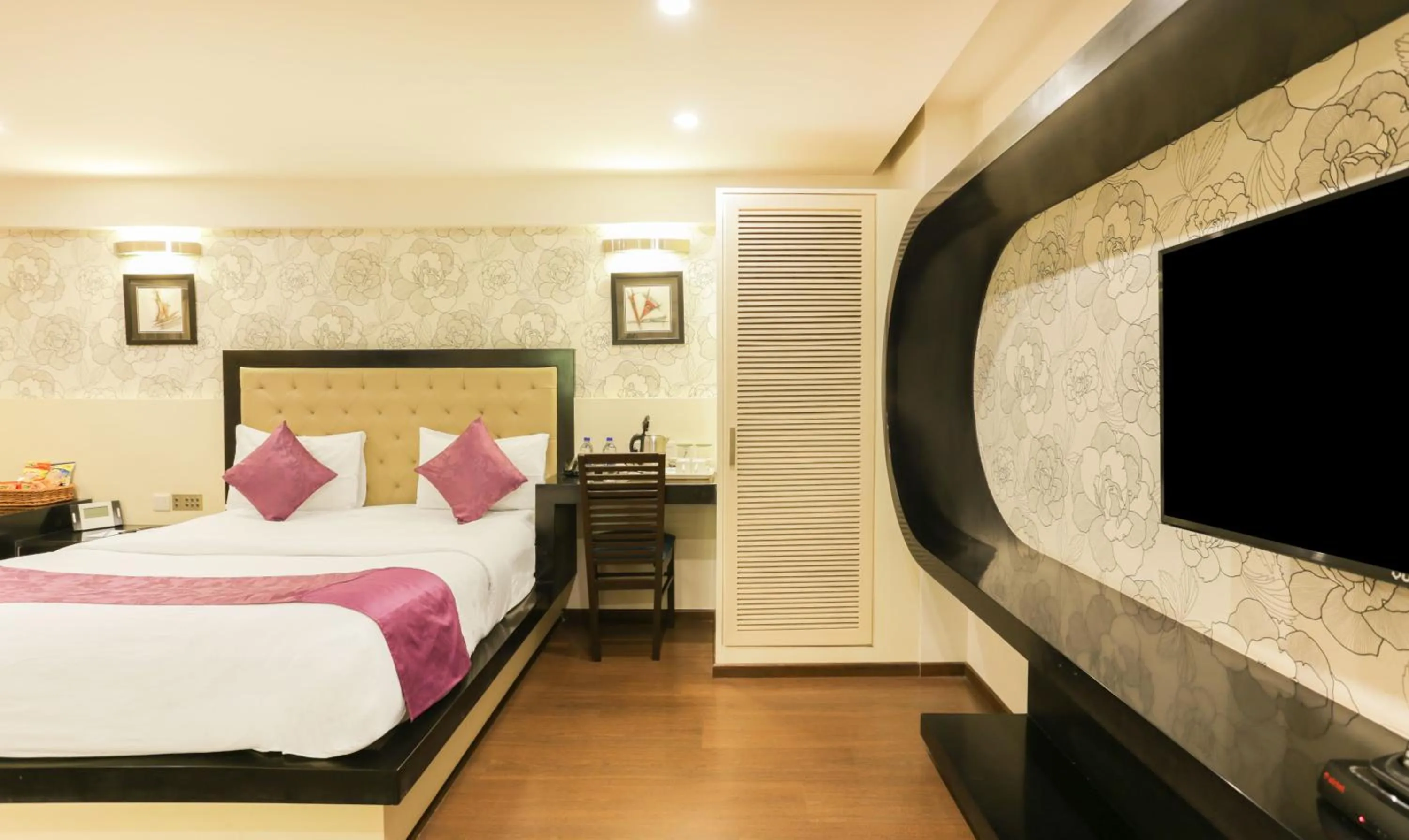 Photo of the whole room, Bed in Hotel Metropolis