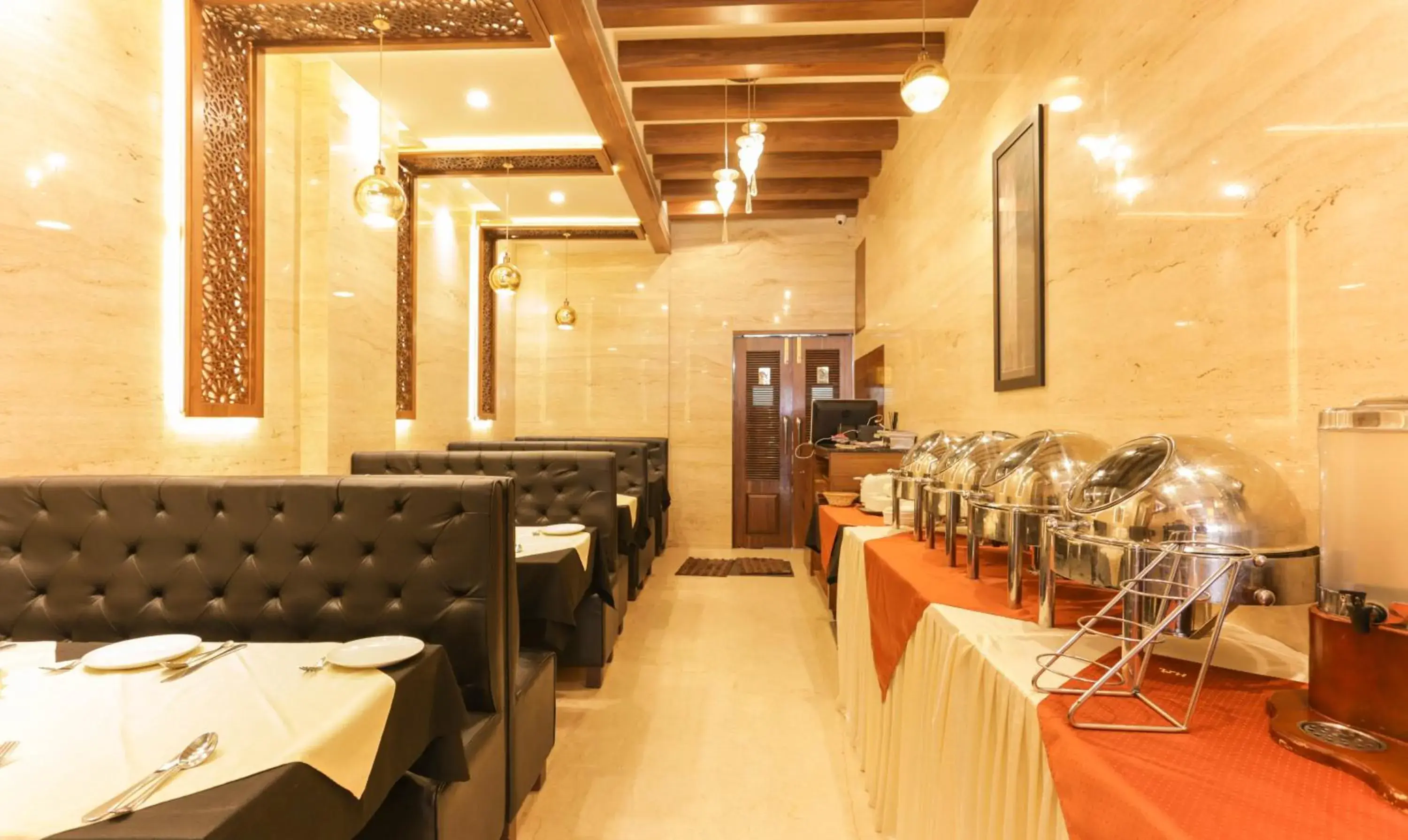 Restaurant/places to eat in Hotel Metropolis Restaurant/places to eat in Hotel Metropolis