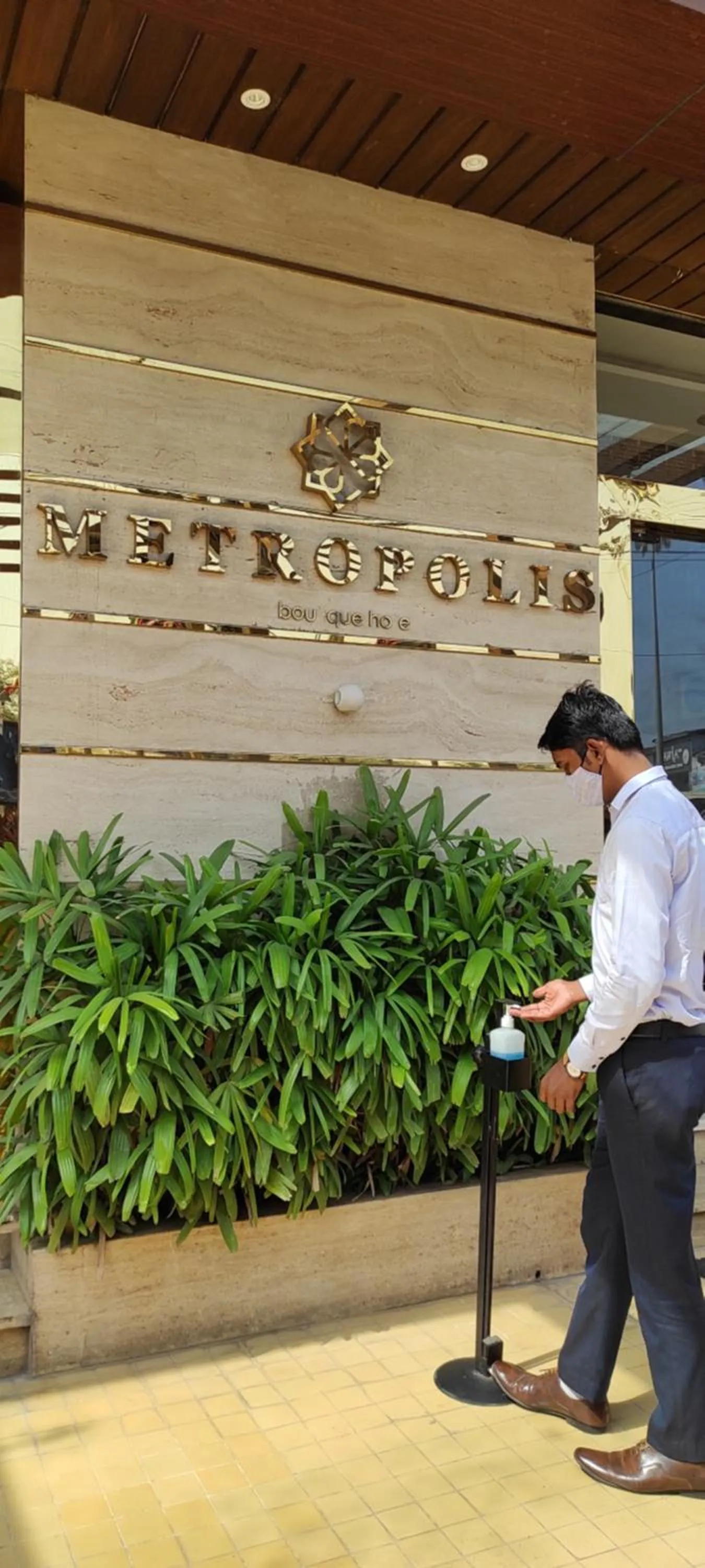 People in Hotel Metropolis