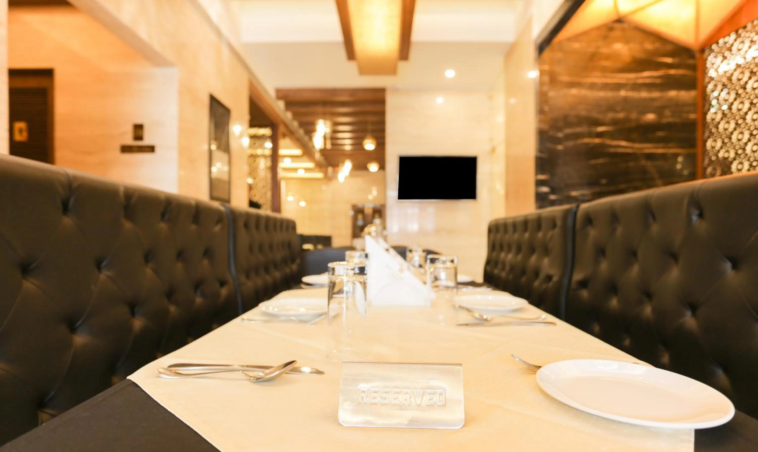 Restaurant/places to eat in Hotel Metropolis