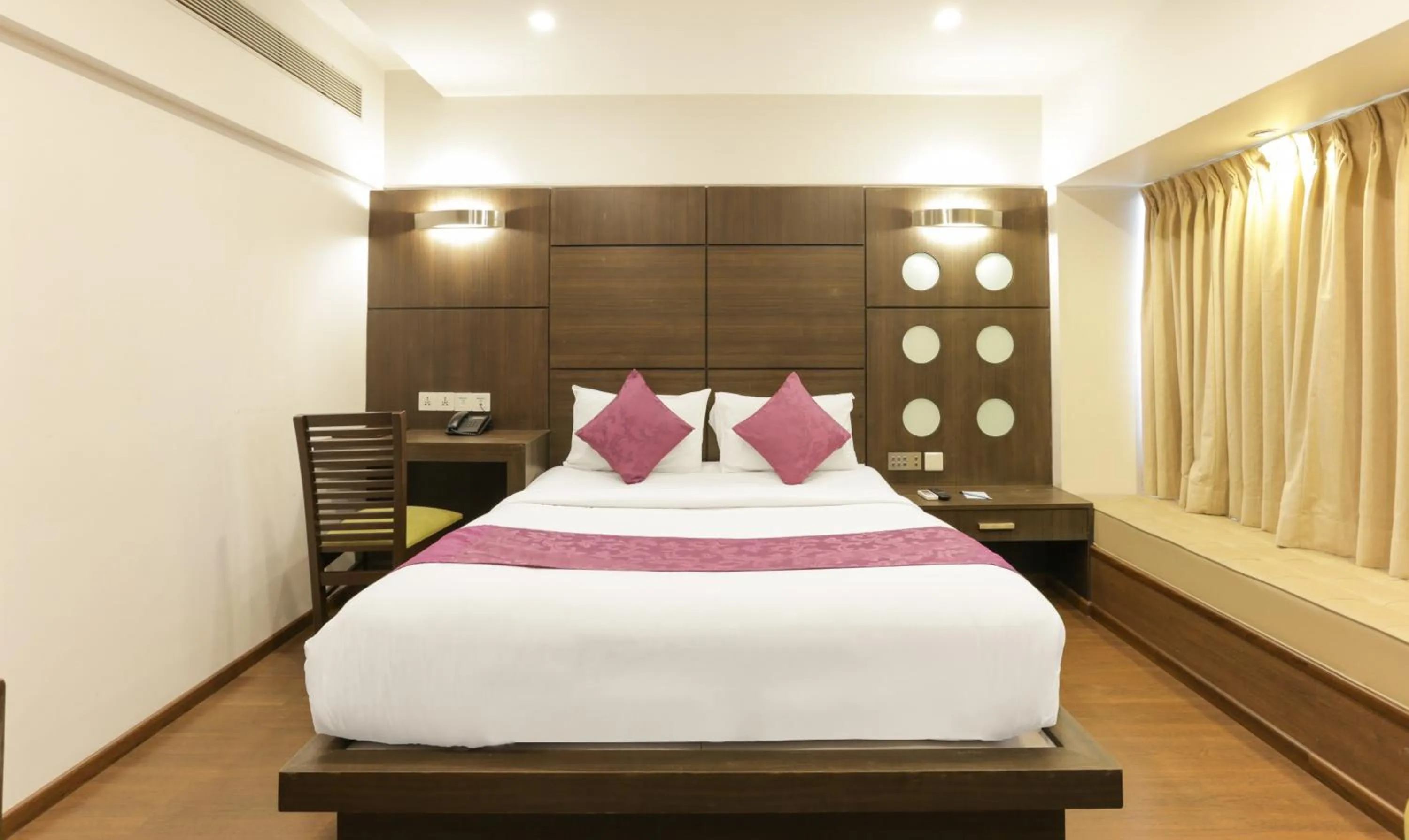 Photo of the whole room, Bed in Hotel Metropolis