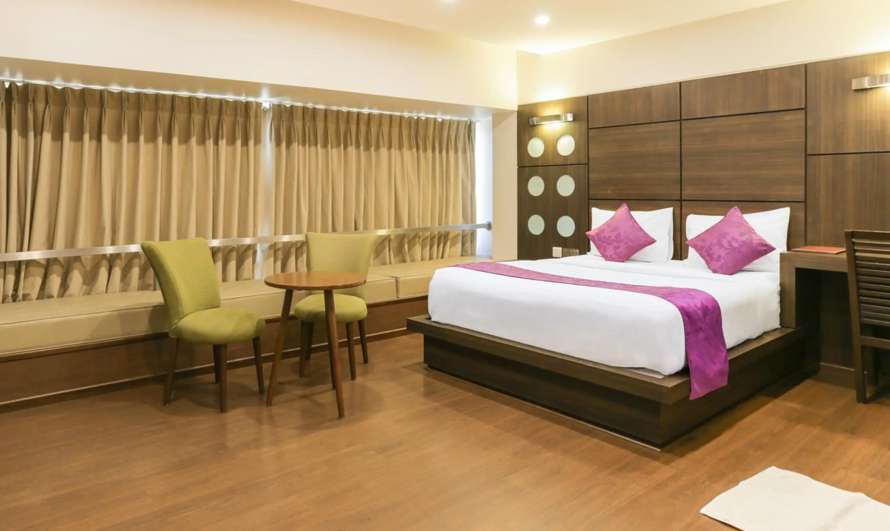 Photo of the whole room, Bed in Hotel Metropolis Photo of the whole room, Bed in Hotel Metropolis