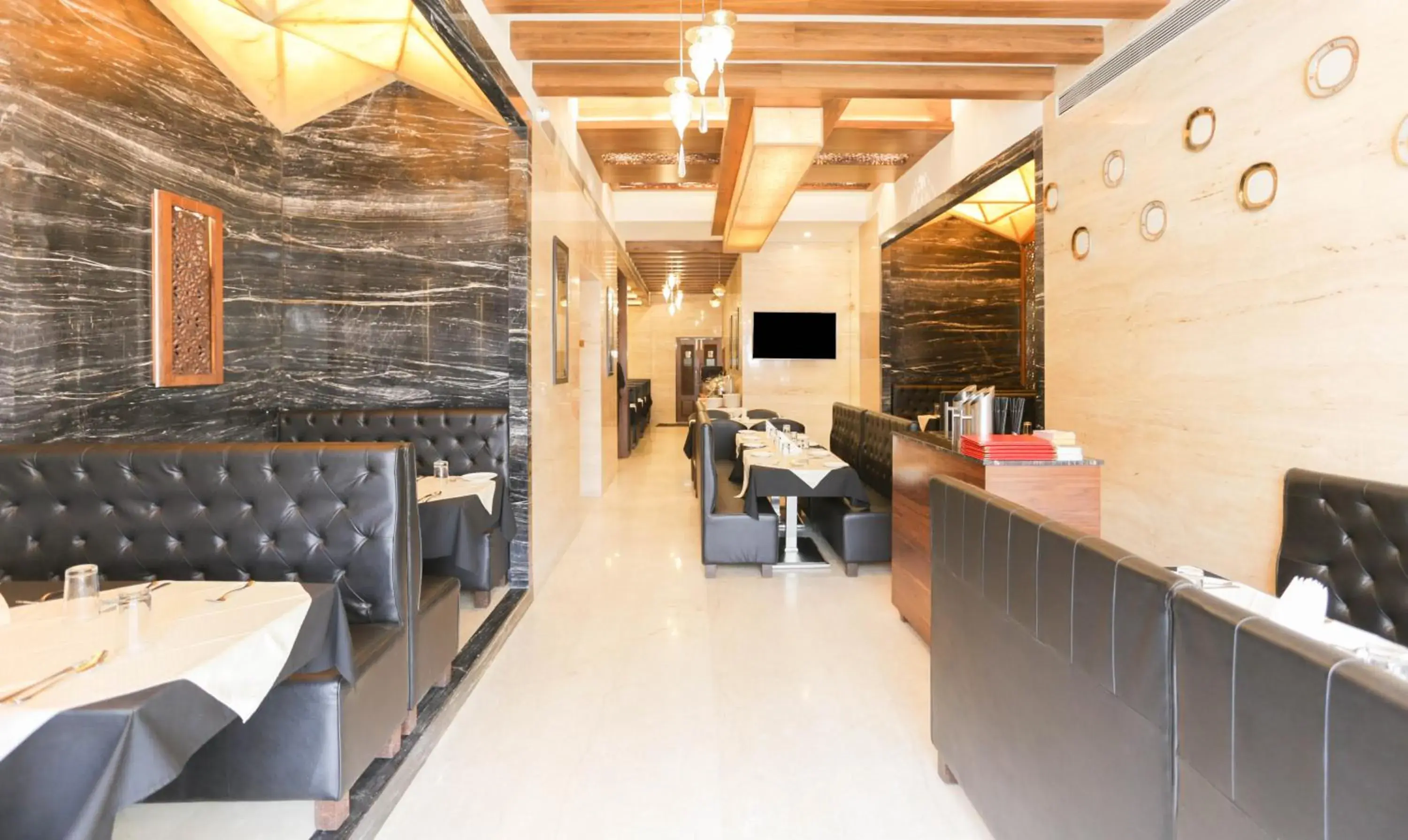 Restaurant/places to eat in Hotel Metropolis Restaurant/places to eat in Hotel Metropolis