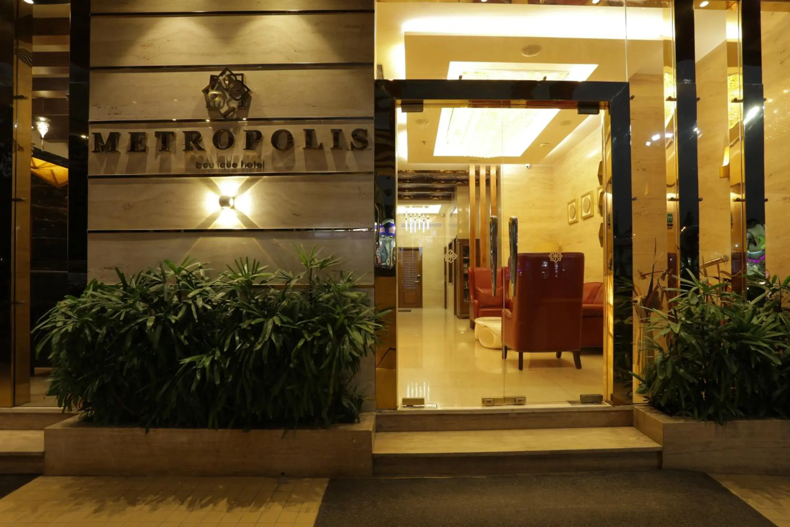 Facade/entrance in Hotel Metropolis Facade/entrance in Hotel Metropolis