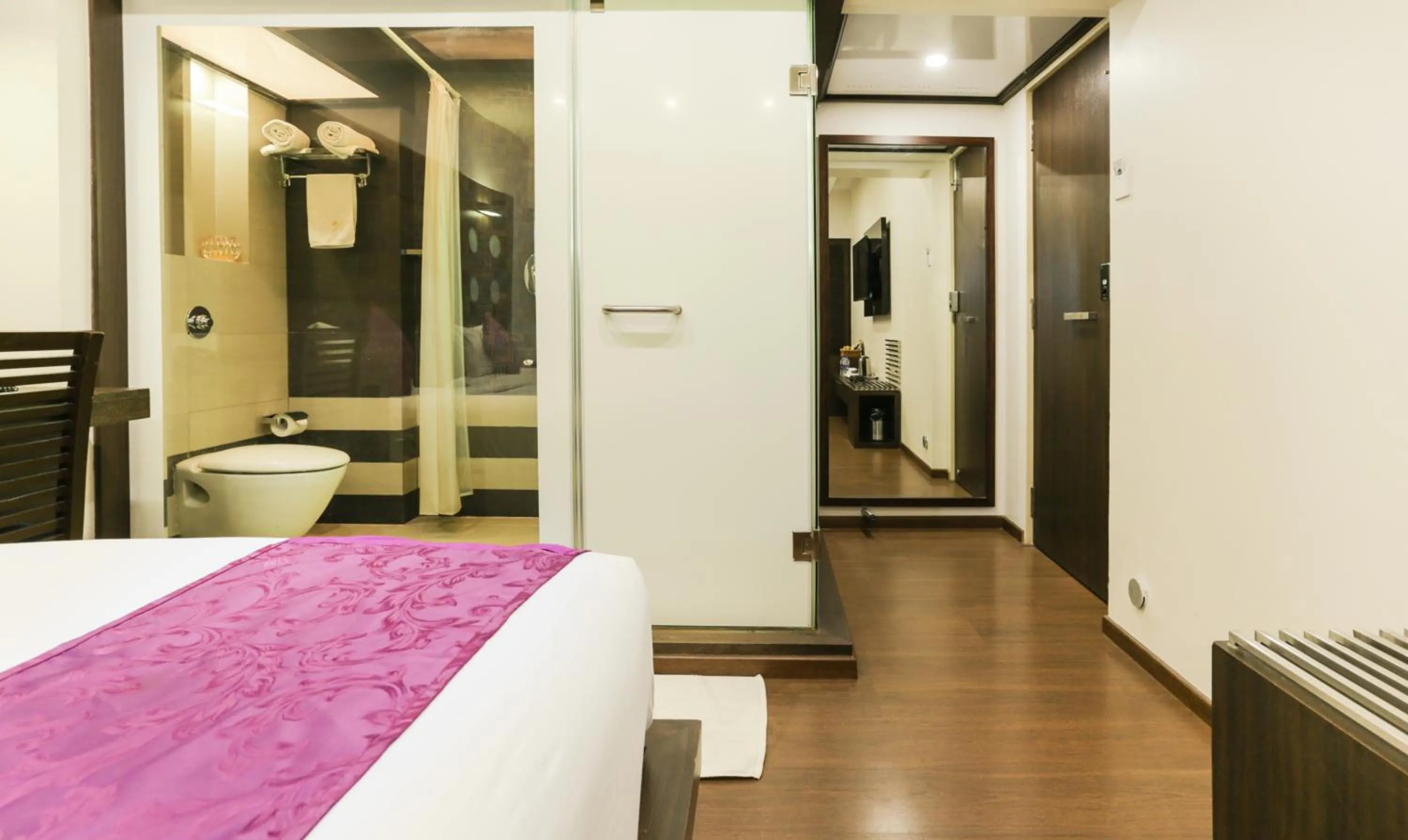 Photo of the whole room, Bed in Hotel Metropolis