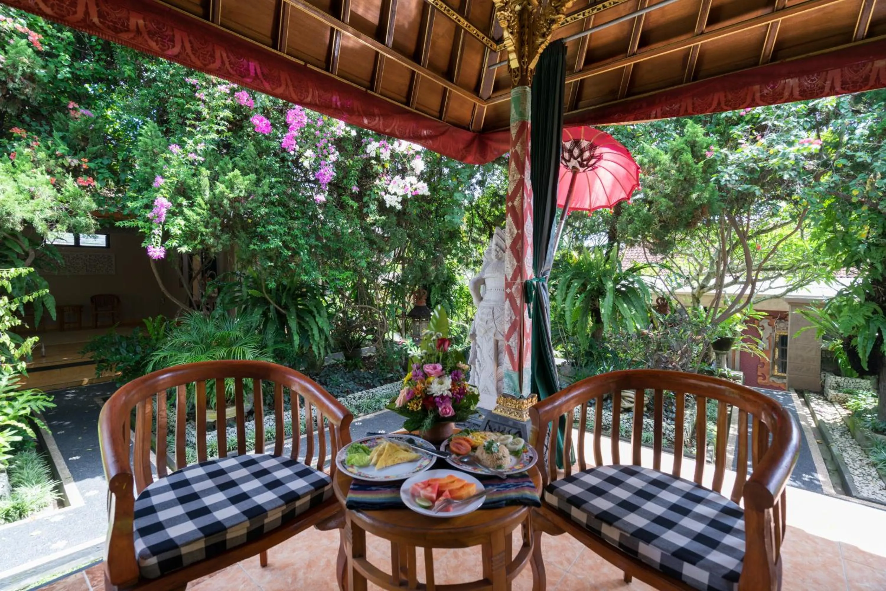 Restaurant/places to eat in Nuaja Balinese Guest House