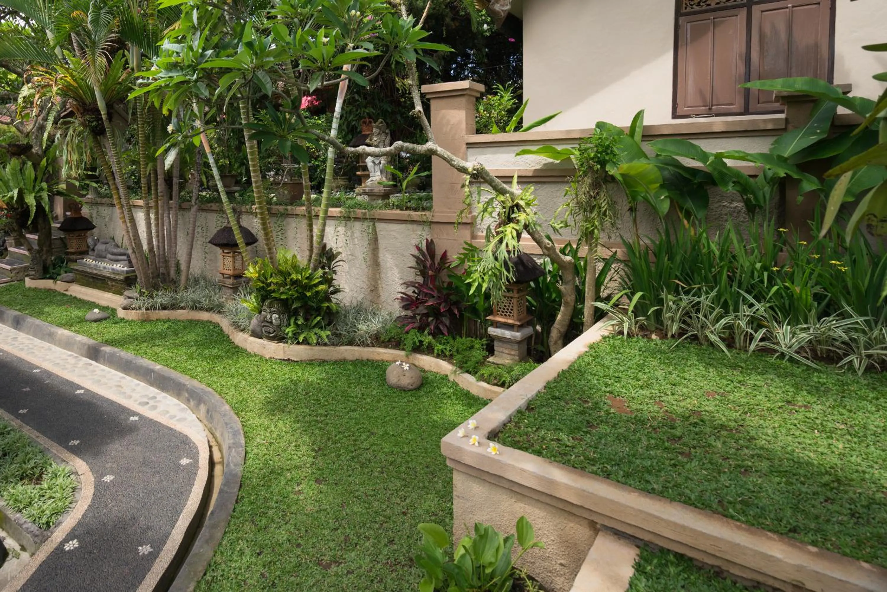 Garden in Nuaja Balinese Guest House