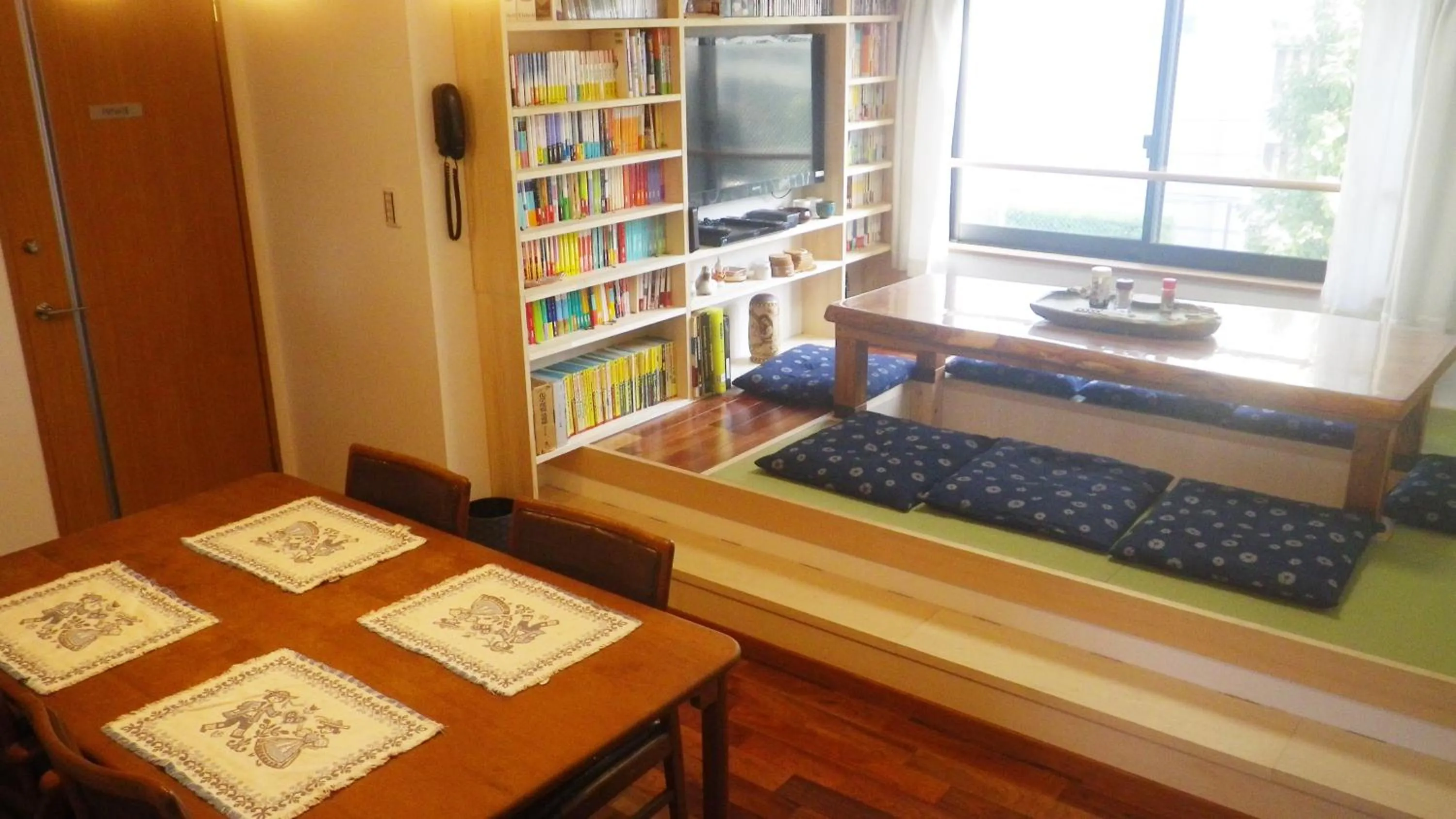 Communal lounge/ TV room in B&B Nagomi