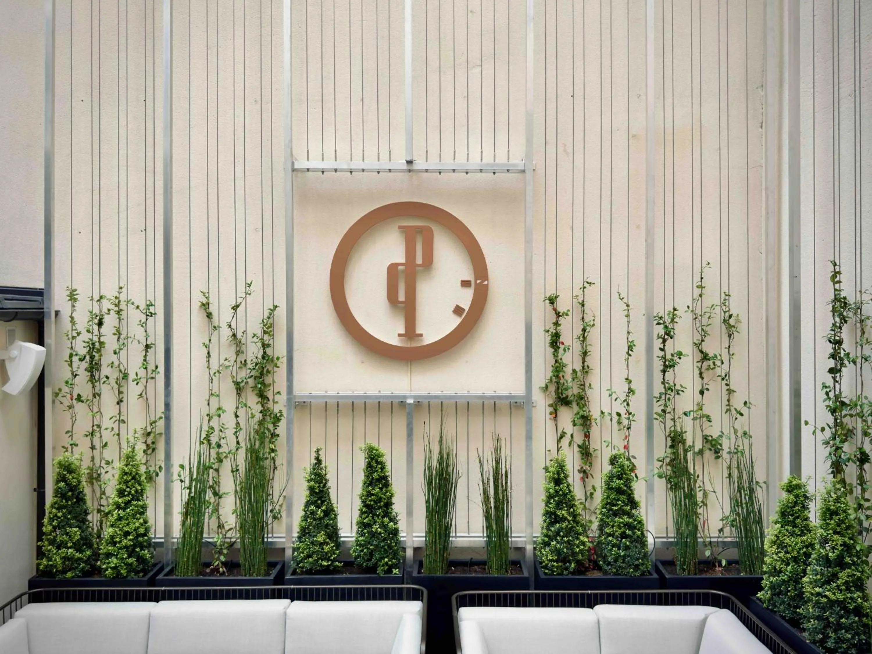 Patio in Perpetual Elysée Montaigne