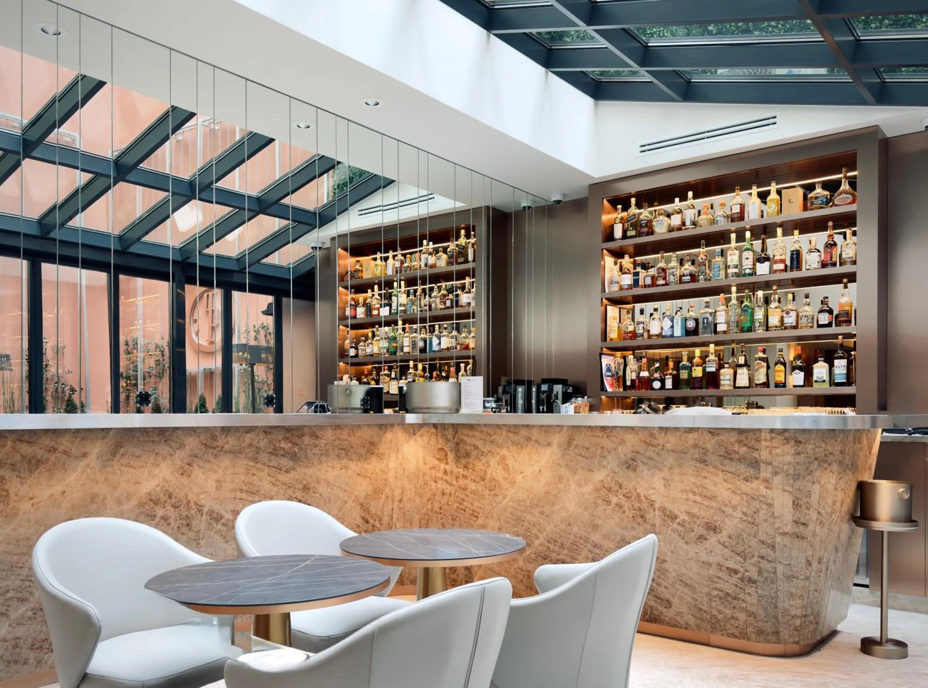 Lounge or bar in Perpetual Elysée Montaigne