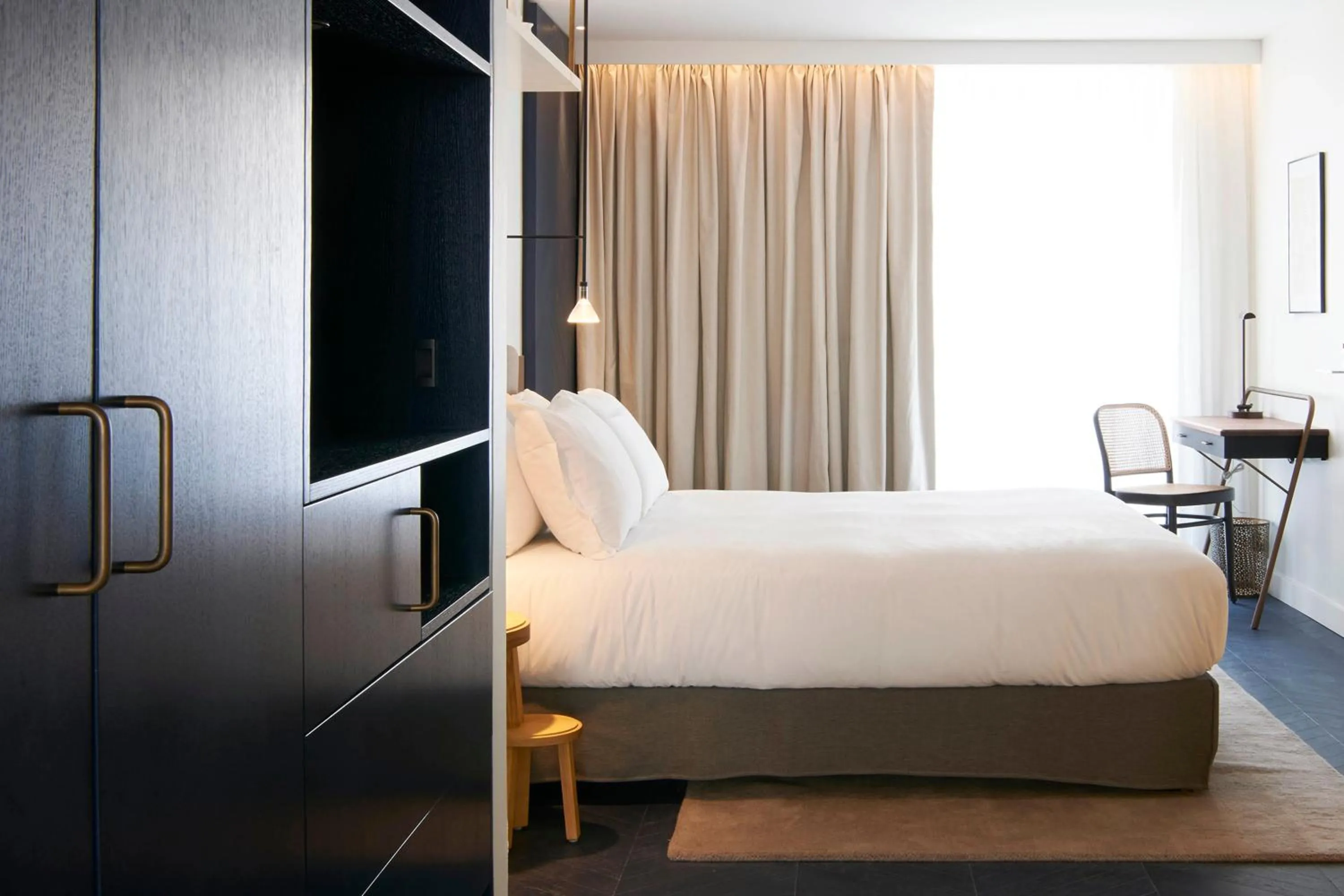 Bedroom in Perpetual Elysée Montaigne