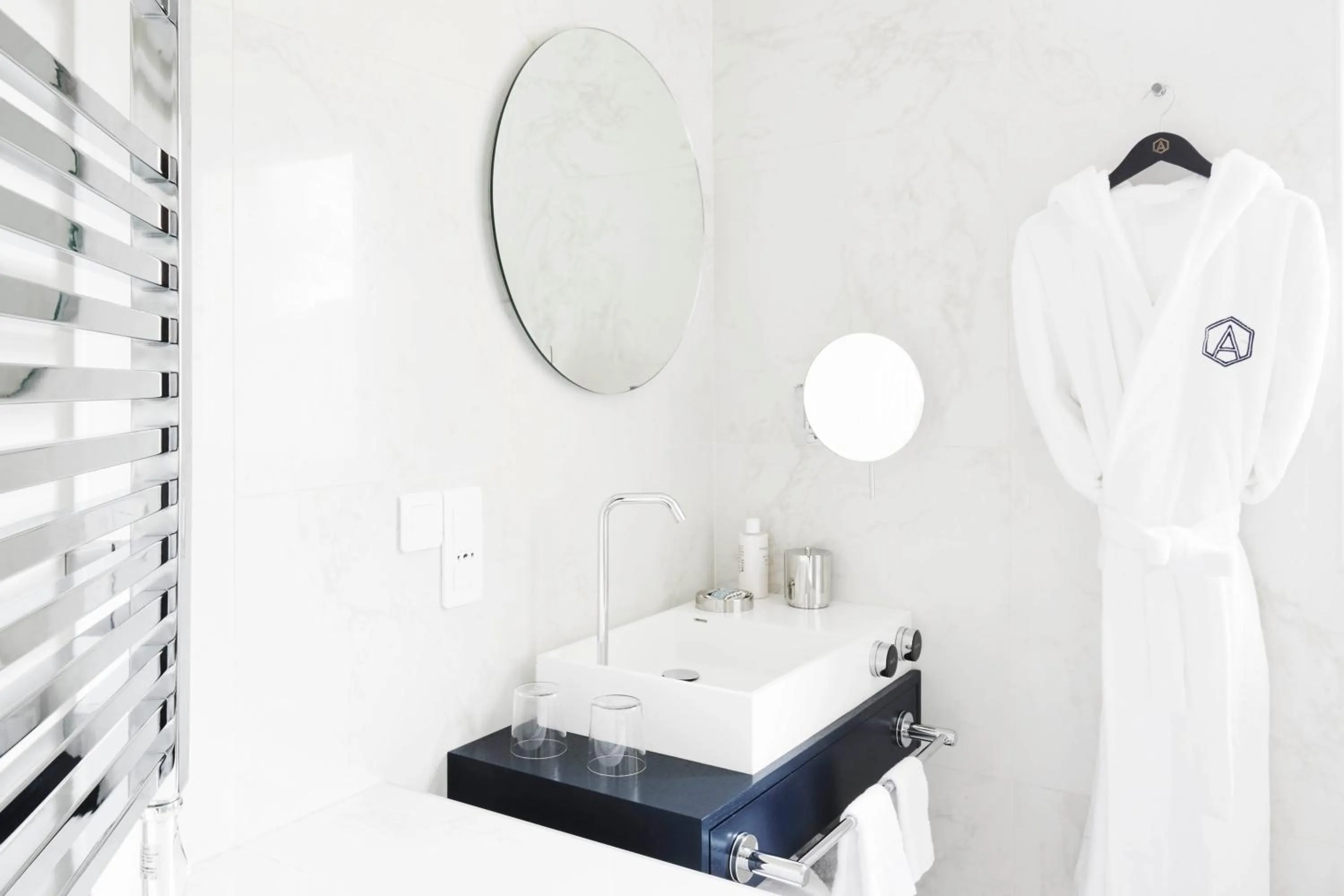 Bathroom in Perpetual Elysée Montaigne