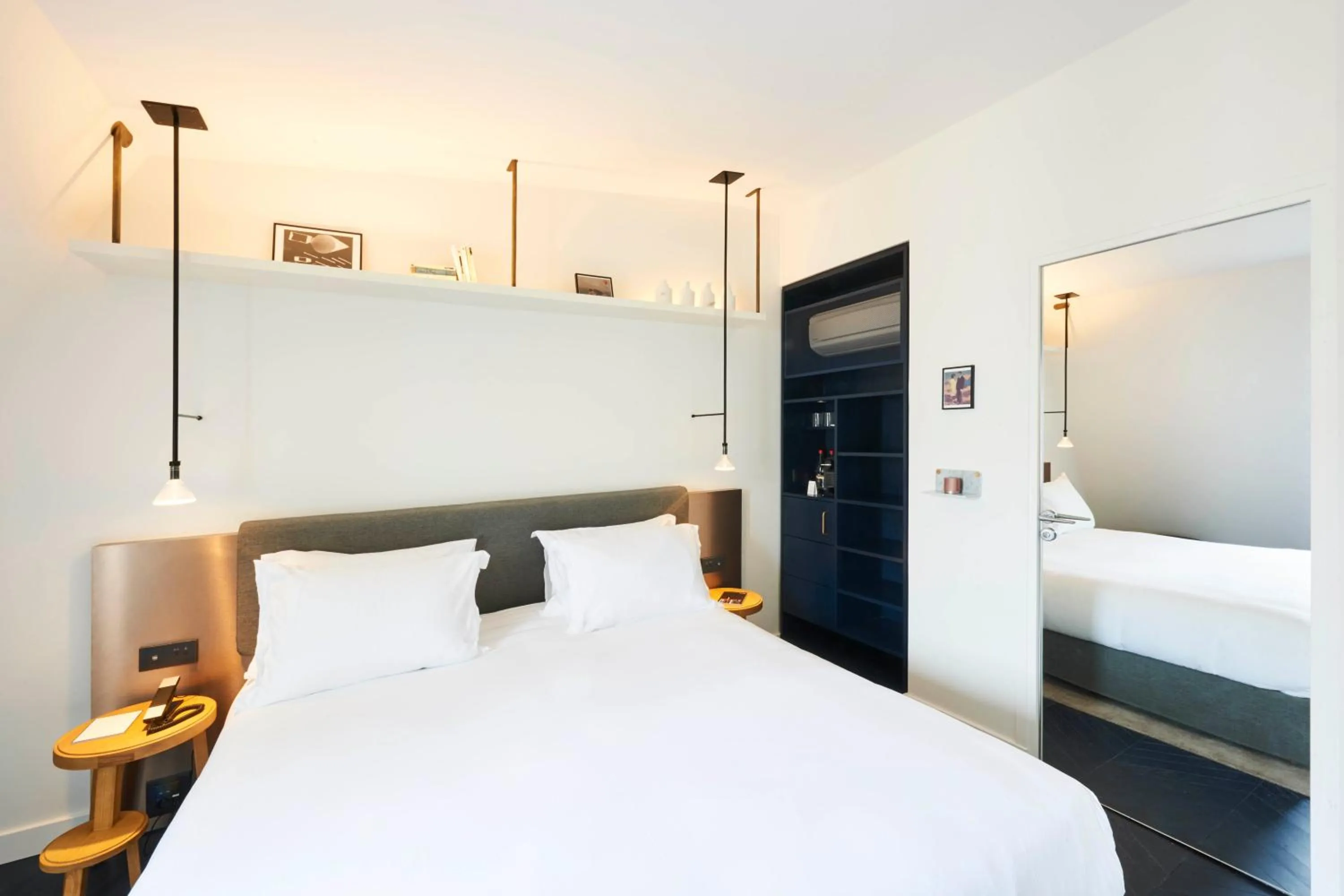 Bed in Perpetual Elysée Montaigne