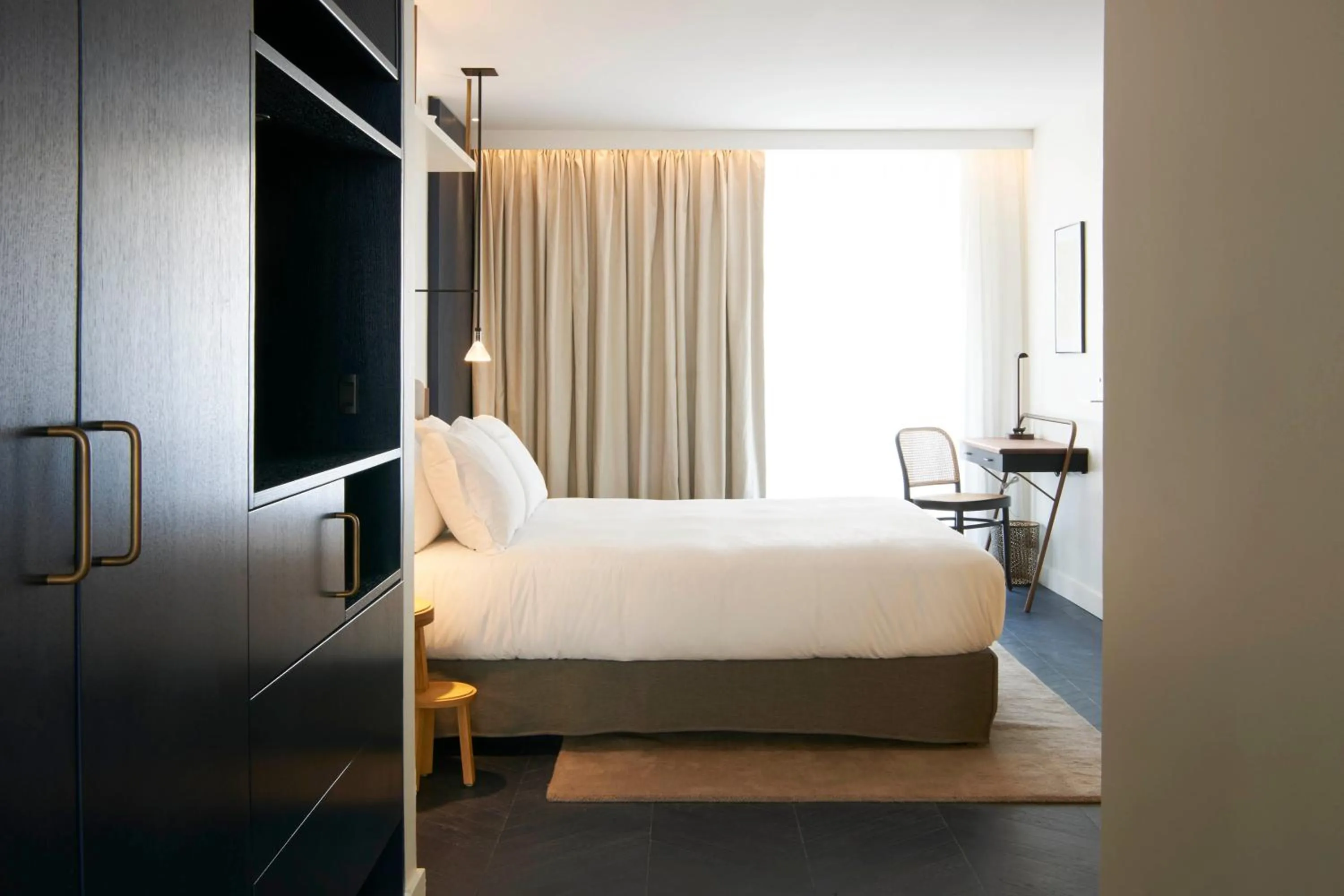 Bedroom in Perpetual Elysée Montaigne