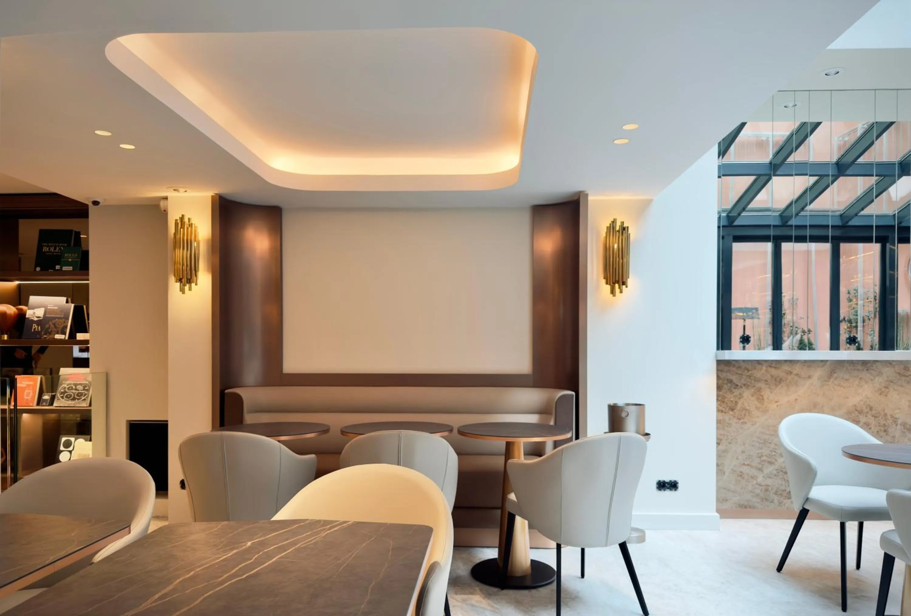 Restaurant/places to eat in Perpetual Elysée Montaigne