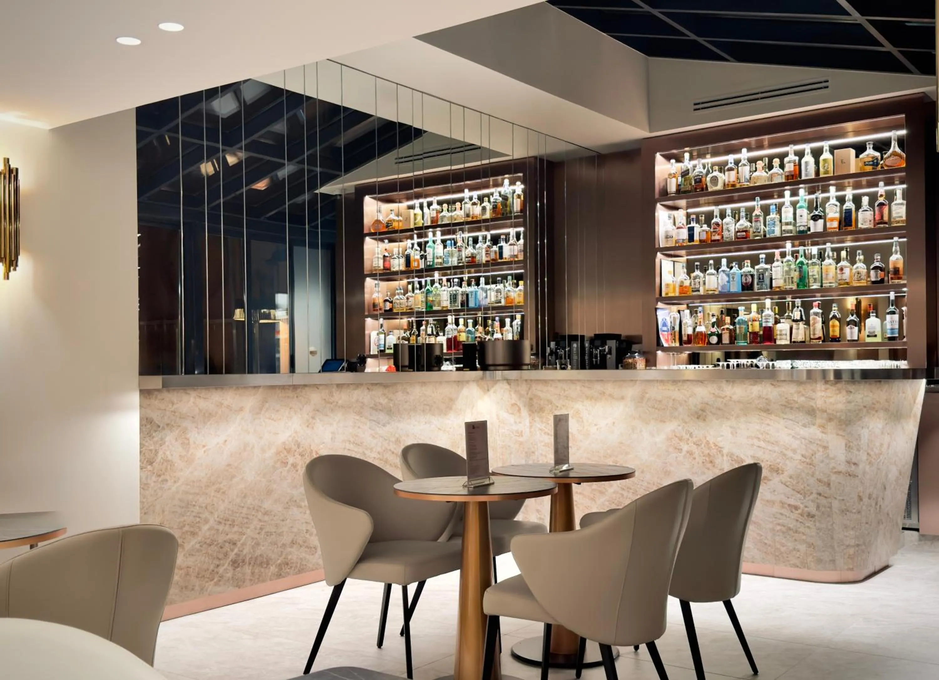 Lounge or bar in Perpetual Elysée Montaigne