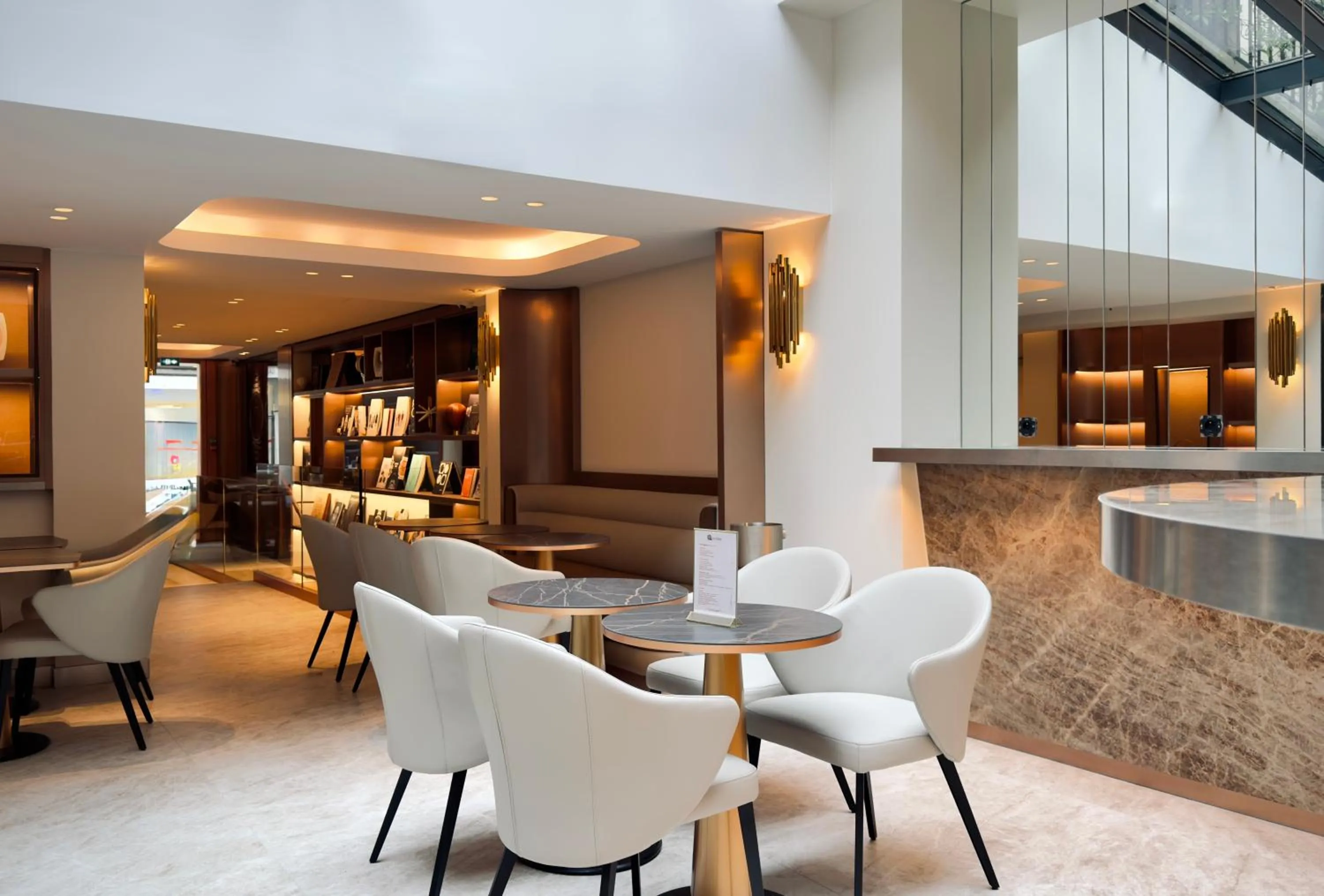 Restaurant/places to eat in Perpetual Elysée Montaigne