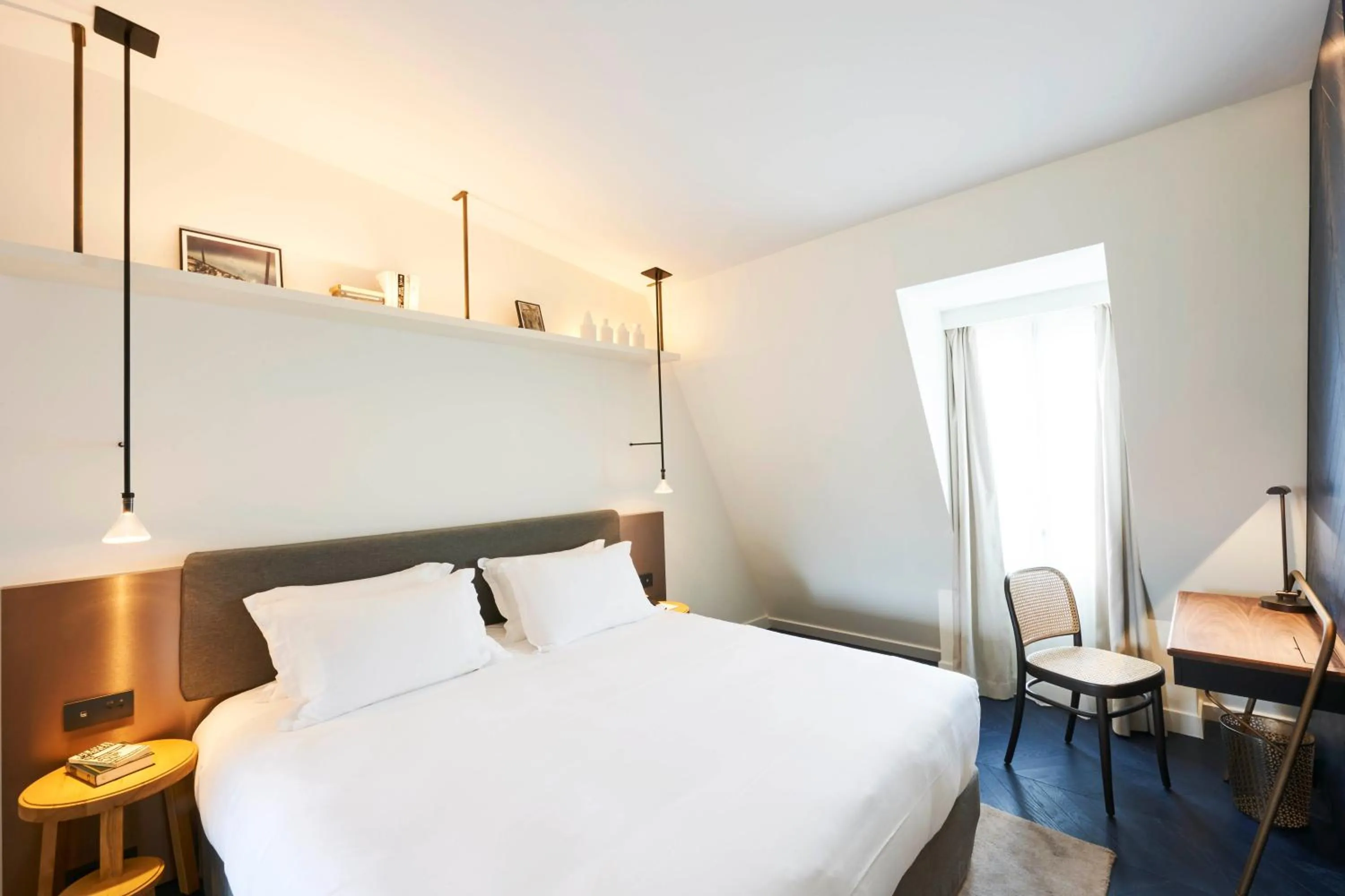 Bedroom in Perpetual Elysée Montaigne