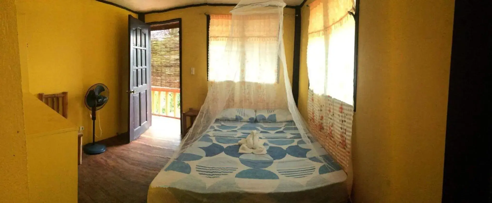 Standard Double Room with Fan in Guanna's Place Rooms & Restaurant Standard Double Room with Fan in Guanna's Place Rooms & Restaurant