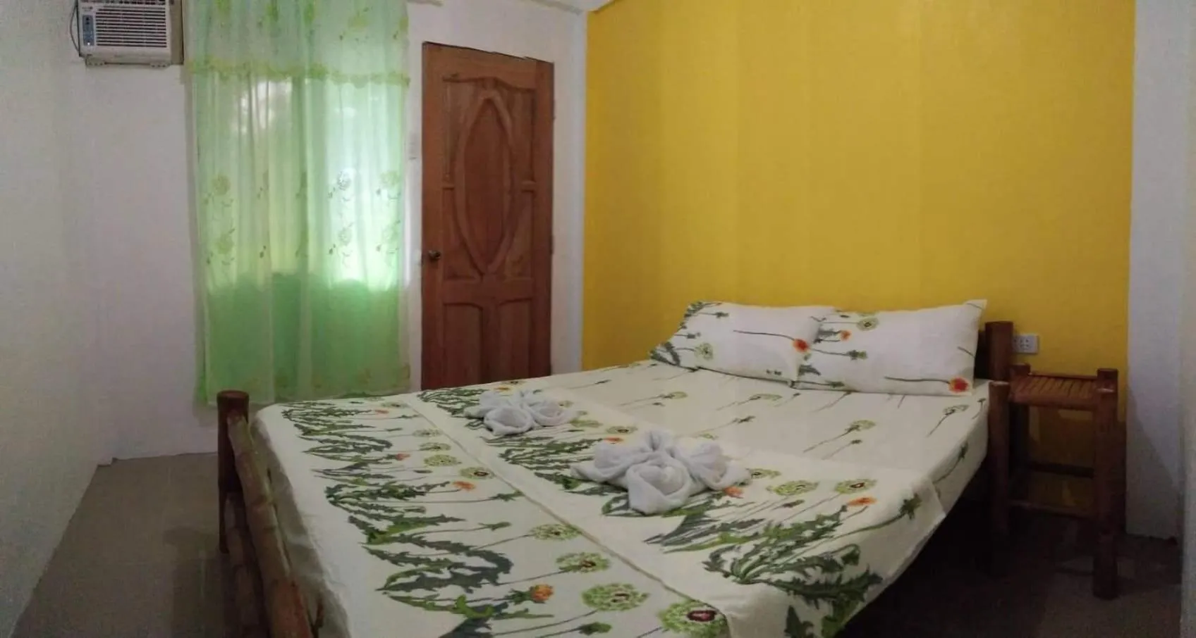 Budget Double Room in Guanna's Place Rooms & Restaurant