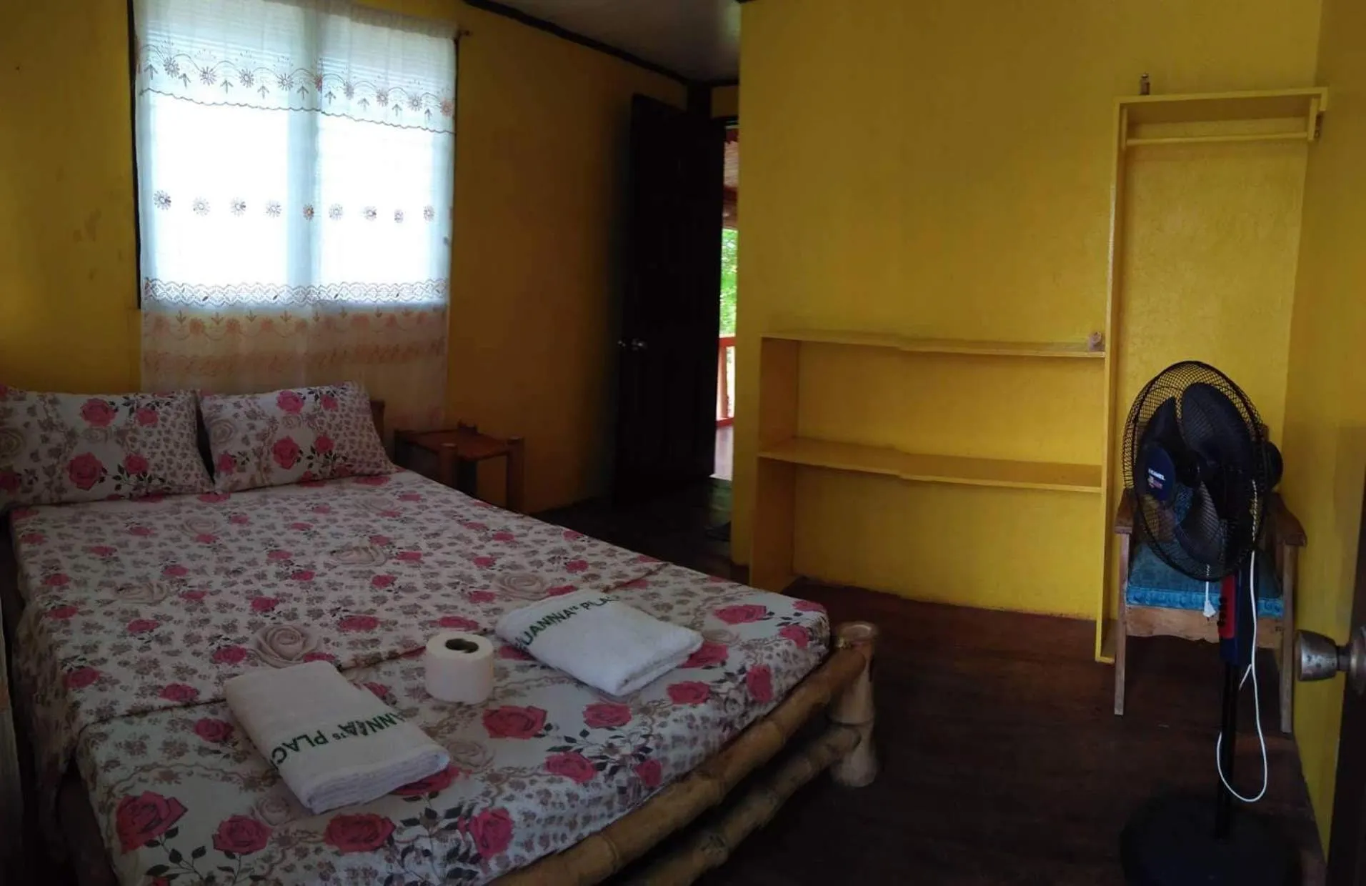 Standard Double Room with Fan in Guanna's Place Rooms & Restaurant