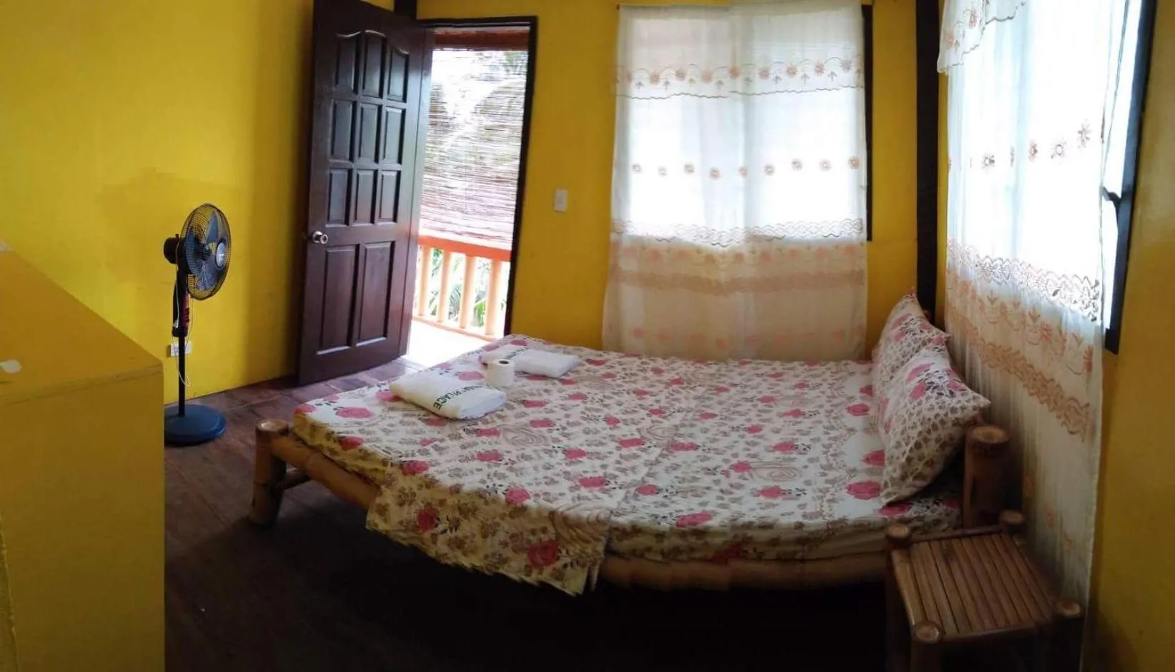 Standard Double Room with Fan in Guanna's Place Rooms & Restaurant