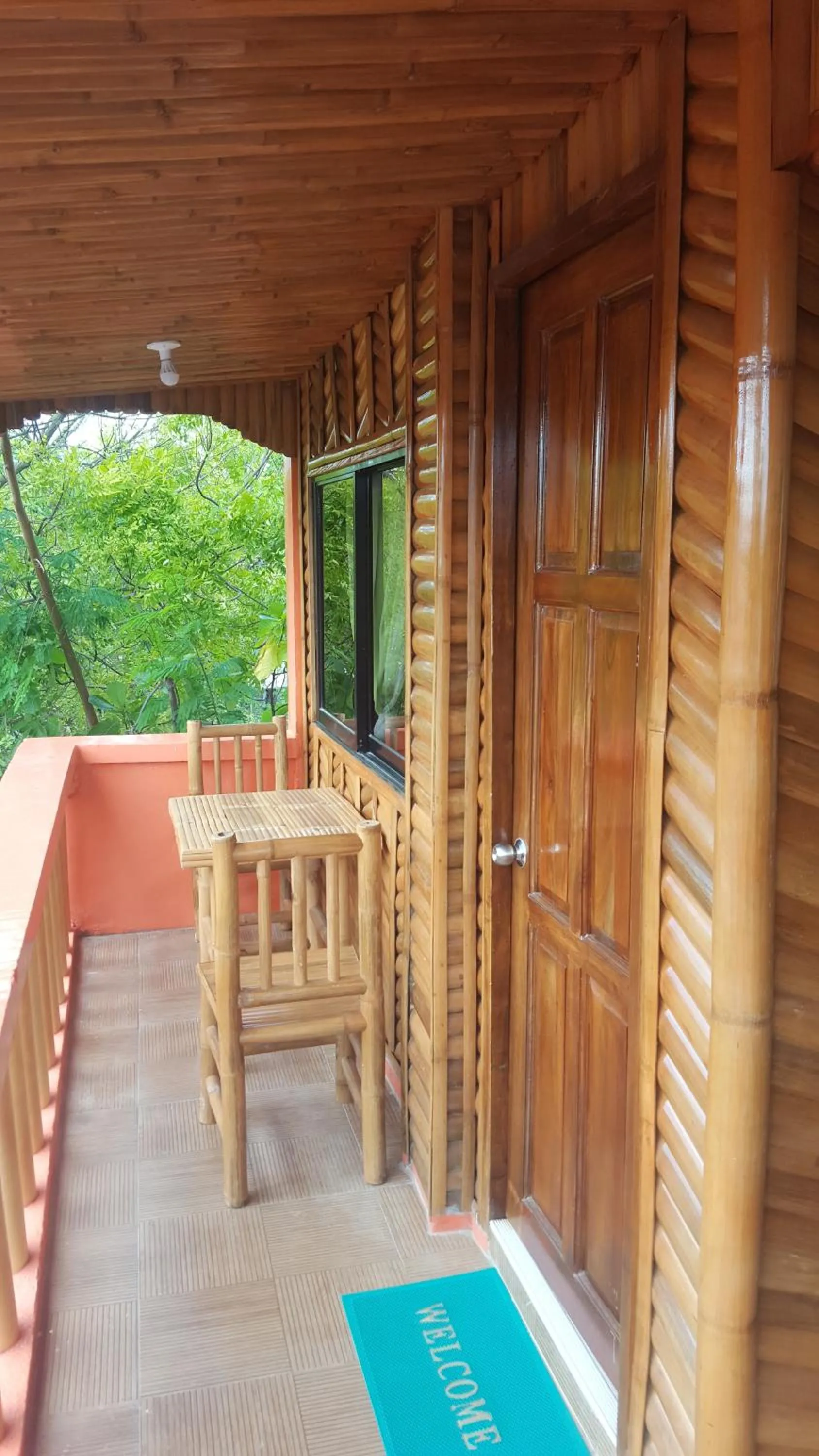 King Room with Balcony in Guanna's Place Rooms & Restaurant