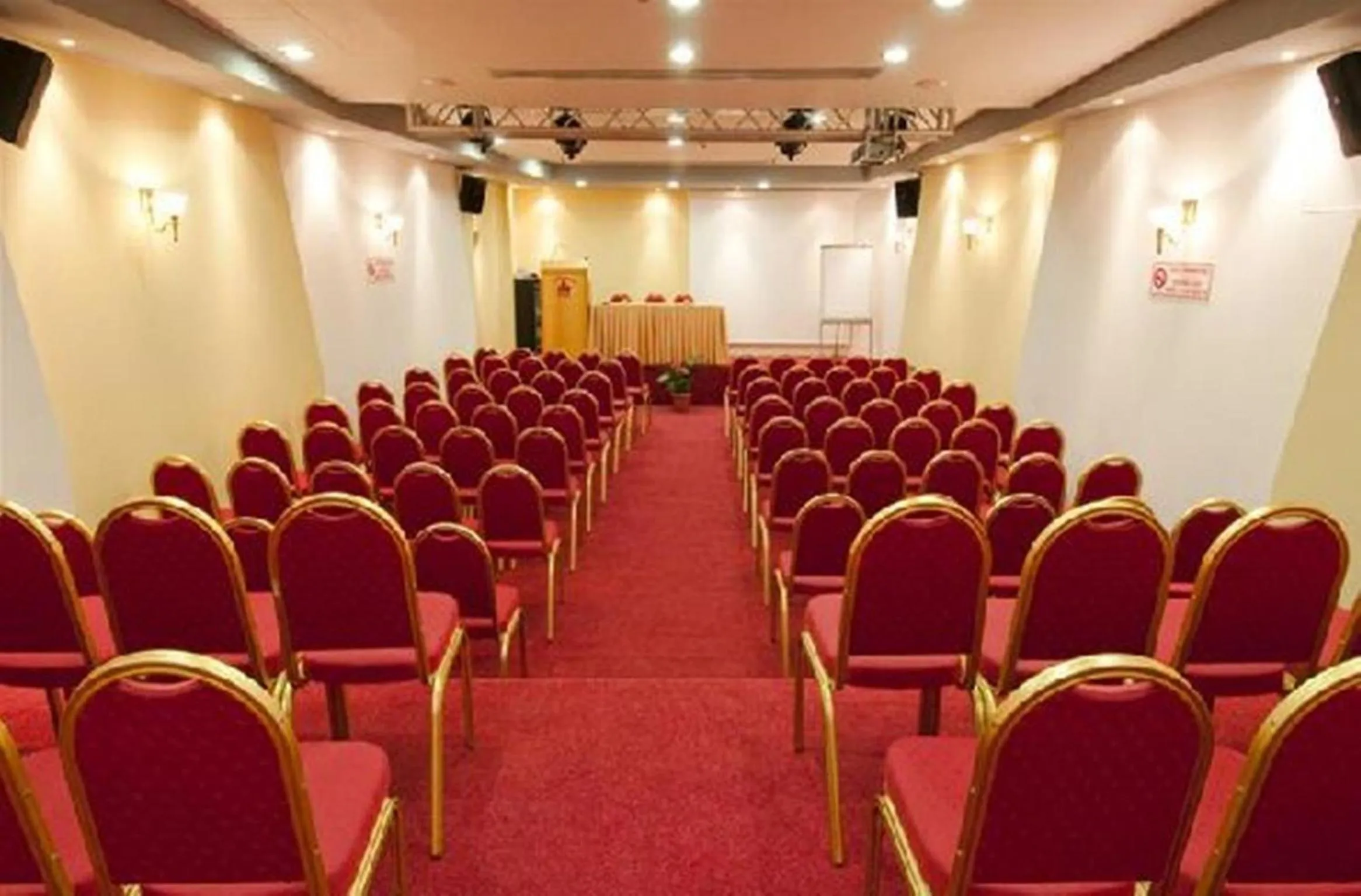 Business facilities in Alexandra Hotel&Apartments