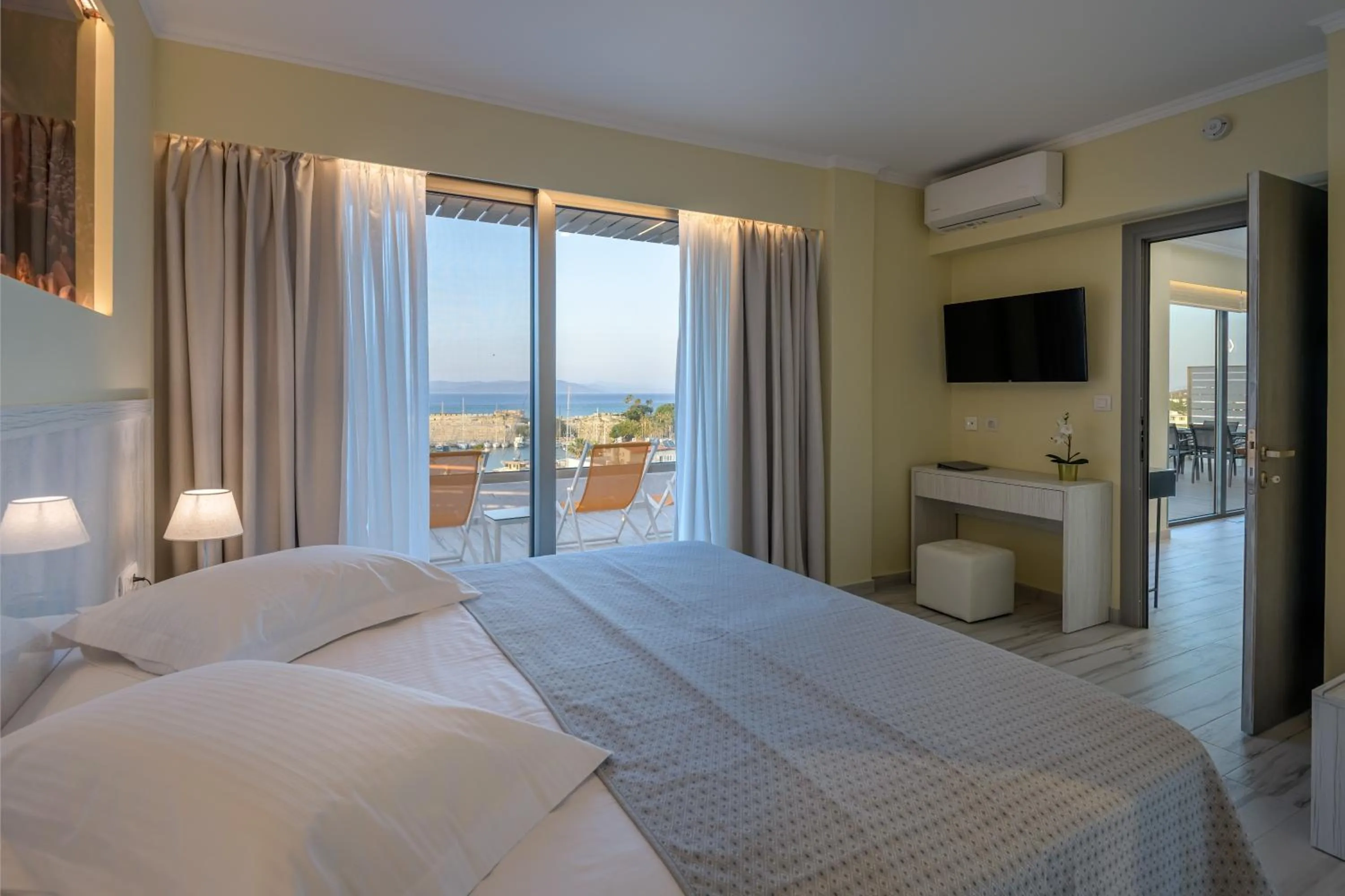 Bed in Alexandra Hotel&Apartments