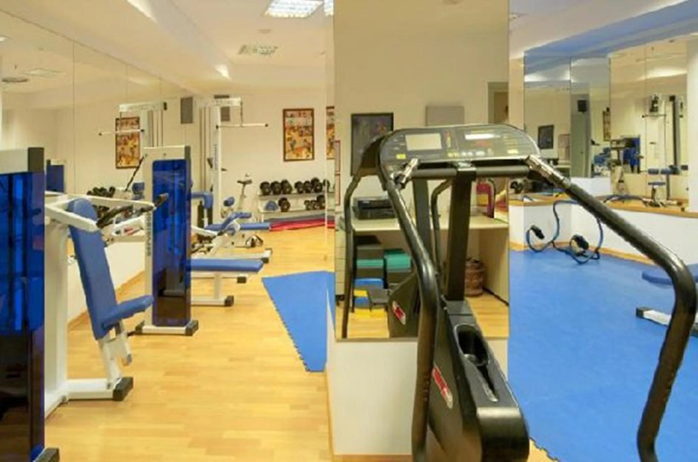 Fitness centre/facilities in Alexandra Hotel&Apartments