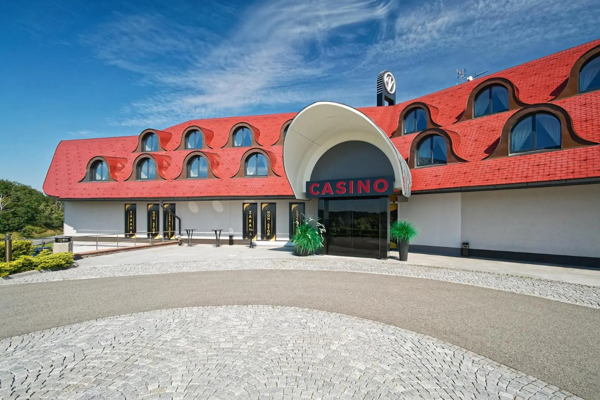 Facade/entrance in Hotel Victory