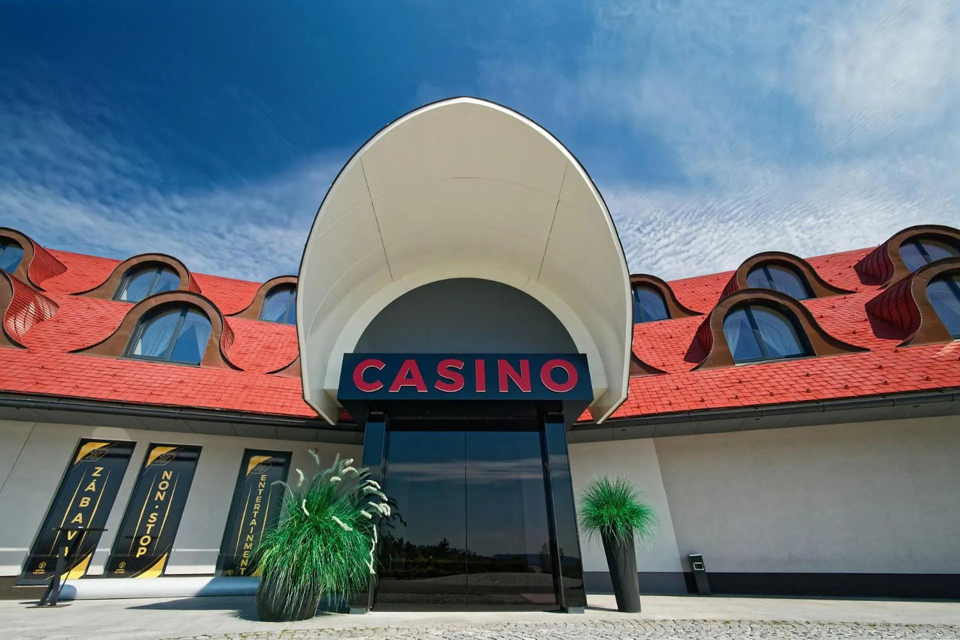 Facade/entrance in Hotel Victory