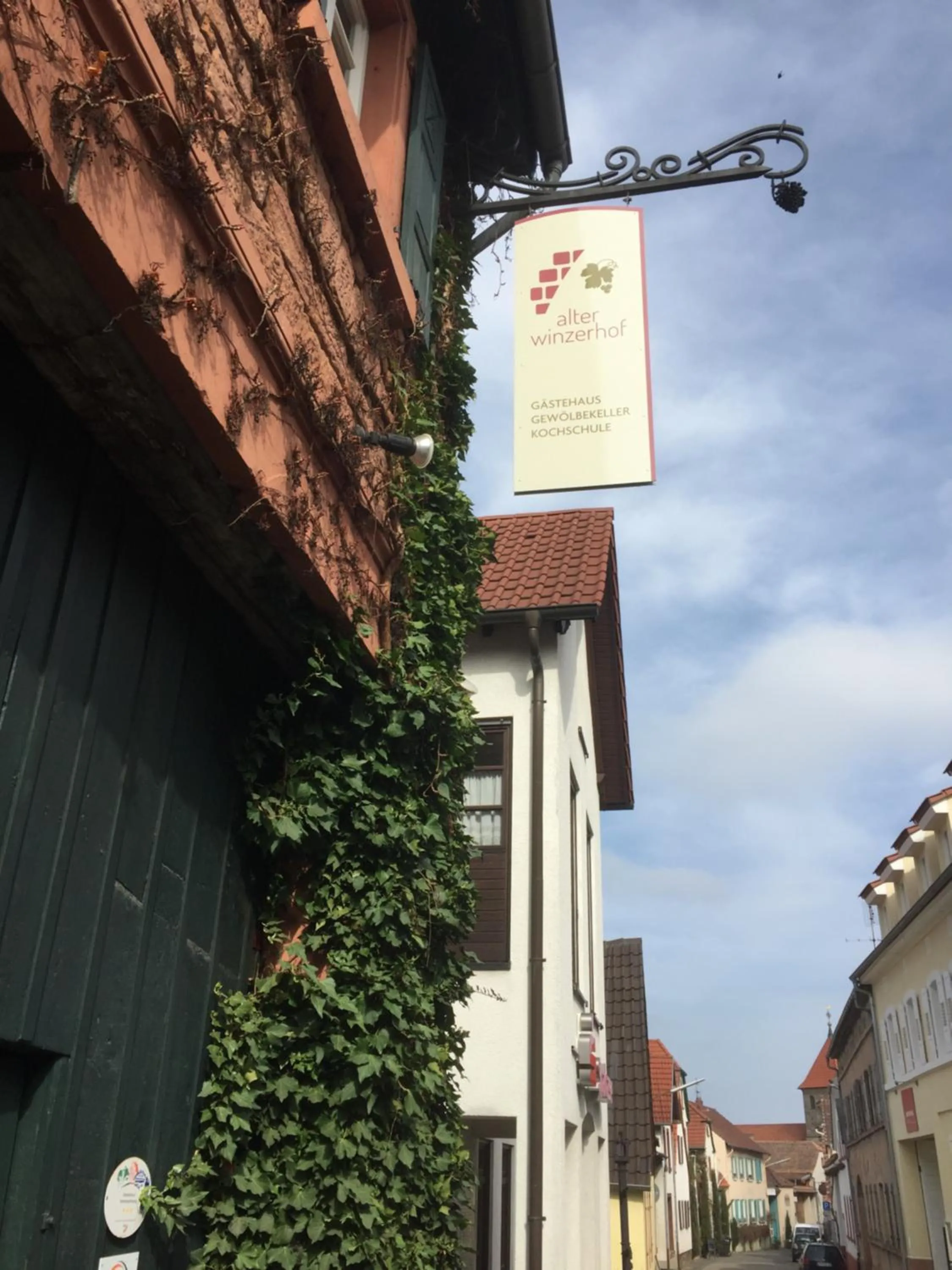 Property logo or sign in Alter Winzerhof Weisenheim am Berg e.K.