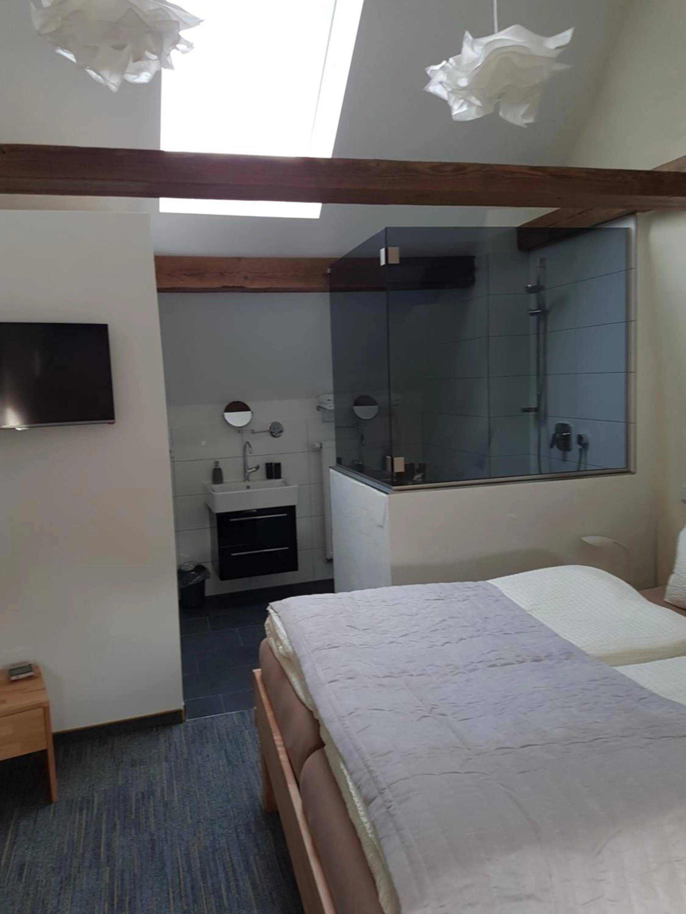 Photo of the whole room, Bed in Alter Winzerhof Weisenheim am Berg e.K.