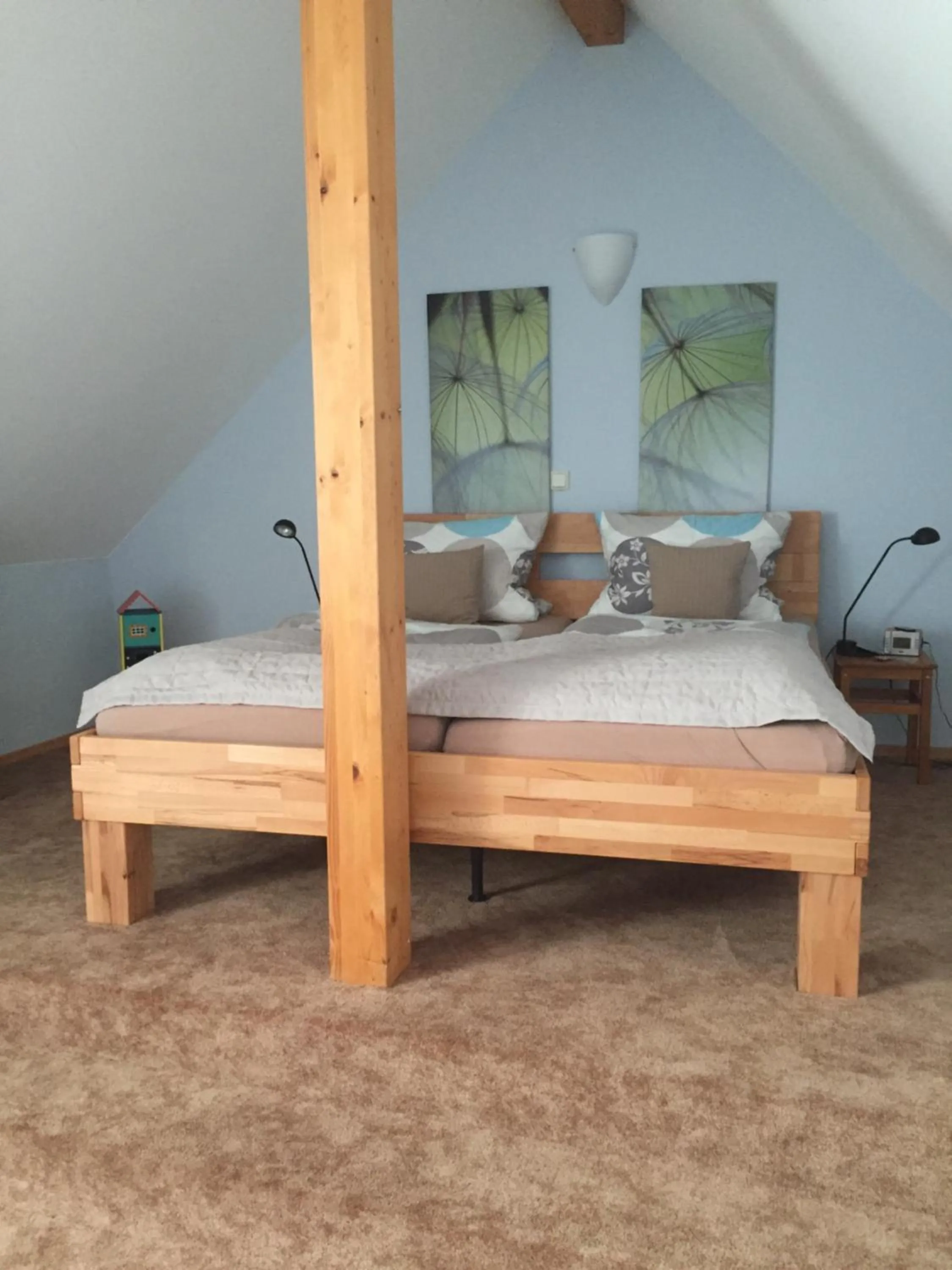 Decorative detail, Bed in Alter Winzerhof Weisenheim am Berg e.K.